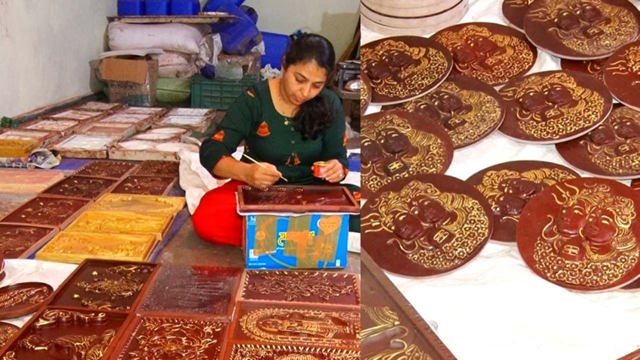 ದಂಪತಿ ಅಡಿಕೆ ತೋಟದಲ್ಲಿನ ತ್ಯಾಜ್ಯ ವಸ್ತುಗಳನ್ನ ಬಳಸಿ ಅಲಂಕಾರಿಕ ವಸ್ತುಗಳನ್ನ ತಯಾರಿಸುತ್ತಿದ್ದಾರೆ. ಉದ್ಯಮ ಆರಂಭ ಮಾಡಿದ ಕೇವಲ ನಾಲ್ಕು ತಿಂಗಳಲ್ಲಿ ಮಾರುಕಟ್ಟೆಯಲ್ಲಿ ಭಾರೀ ಬೇಡಿಕೆ ಬಂದಿದೆ.
