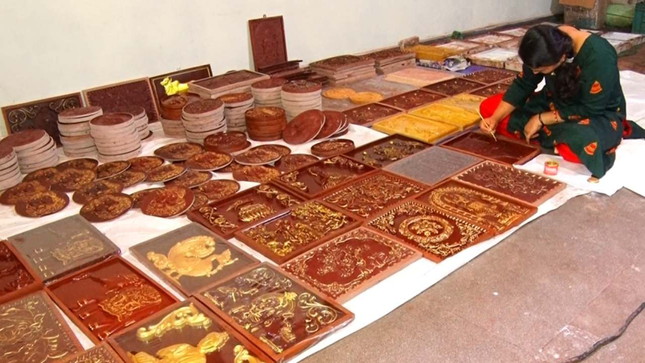 ನಿಸರ್ಗದಲ್ಲಿ ಬೆಳೆದ ಪ್ರತಿಯೊಂದಕ್ಕೂ ಸುಂದರವಾದ ರೂಪ ಕೊಟ್ಟರೆ ಅದಕ್ಕೆ ಬೆಲೆ ಇದೆ. ರೈತ ಬೆಳೆದ ಬೆಳೆಗೆ ಅಷ್ಟೇ ಅಲ್ಲ. ಆತನ ತೋಟದಲ್ಲಿನ ಕಳೆಗೂ ಮಾರುಕಟ್ಟೆಯಲ್ಲಿ ಬೆಲೆ ಸಿಗುತ್ತೆ ಎಂಬುವುದಕ್ಕೆ ಇದು ಸಾಕ್ಷಿ ಆಗಿದೆ.
