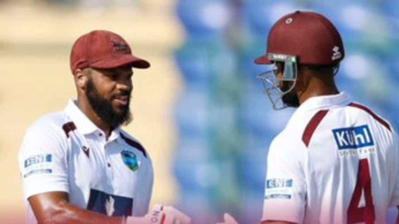 ಇದರಿಂದಾಗಿ 270 ರನ್ಗಳ ಹಿನ್ನಡೆ ಅನುಭವಿಸಿದ್ದ ವೆಸ್ಟ್ ಇಂಡೀಸ್ ಮೇಲೆ ಭಾರತ ಫಾಲೋ ಆನ್ ಹೇರಿತು. ಹೀಗಾಗಿ ವಿಂಡೀಸ್ ಮತ್ತೆ ಬ್ಯಾಟಿಂಗ್ ನಡೆಸುತ್ತಿದ್ದು, ಎರಡನೇ ಇನ್ನಿಂಗ್ಸ್ನಲ್ಲಿ ಕೊಂಚ ಪ್ರತಿರೋಧ ನೀಡುತ್ತಿದೆ. ಕ್ಯಾಂಬೆಲ್ ಹಾಗೂ ಹೋಪ್ ತಲಾ ಅರ್ಧಶತಕ ಬಾರಿಸಿ ತಂಡವನ್ನು ಸಂಕಷ್ಟದಿಂದ ಪಾರು ಮಾಡಿದ್ದಾರೆ.