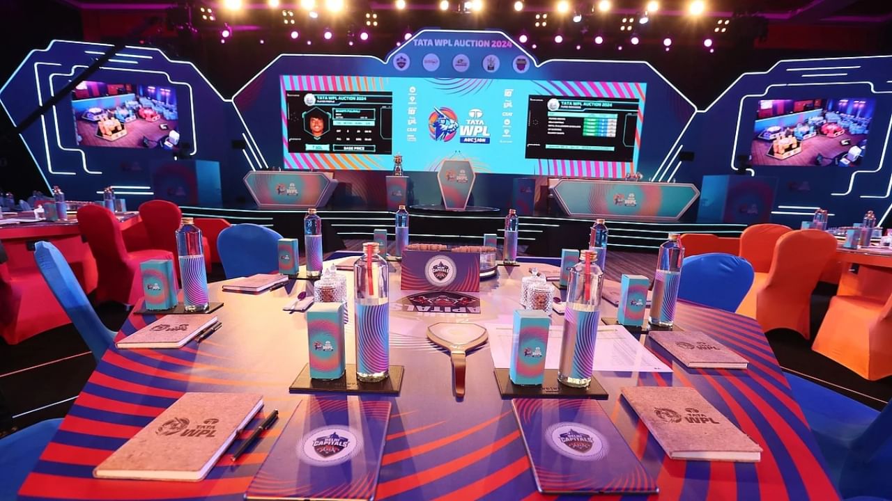 ಅಂದರೆ, ತಂಡದಲ್ಲಿ ಐದು ಆಟಗಾರ್ತಿಯರನ್ನು ಉಳಿಸಿಕೊಂಡರೆ, ಅದಕ್ಕೆ 9.25 ಕೋಟಿ ರೂ. ವೆಚ್ಚವಾಗುತ್ತದೆ. ಹೀಗಾಗಿ ಉಳಿದ ಆಟಗಾರ್ತಿಯರನ್ನು ಖರೀದಿಸಲು ಫ್ರಾಂಚೈಸಿ ಬಳಿ 5.75 ಕೋಟಿ ರೂ. ಮೊತ್ತ ಉಳಿಯಲಿದೆ. ಈಗ ಫ್ರಾಂಚೈಸಿ ಯಾವ ಆಟಗಾರ್ತಿಯರನ್ನು ಉಳಿಸಿಕೊಳ್ಳುತ್ತದೆ ಮತ್ತು ಯಾರನ್ನು ಬಿಡುಗಡೆ ಮಾಡುತ್ತದೆ ಎಂಬುದನ್ನು ನೋಡುವುದು ಆಸಕ್ತಿದಾಯಕವಾಗಿರುತ್ತದೆ. 
