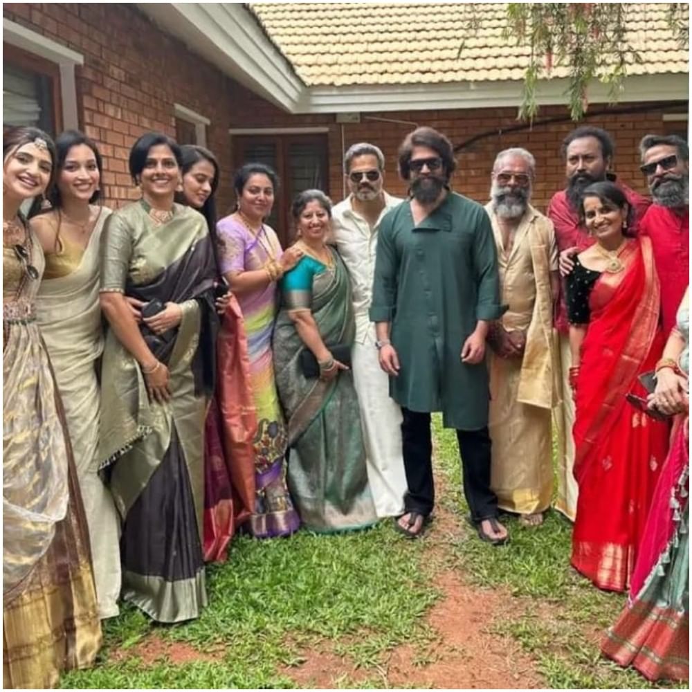 ಭುವನ್ ಗೌಡ ಮದುವೆಯಲ್ಲಿ ಶ್ರೀನಿಧಿ ಶೆಟ್ಟಿ, ಶ್ರೀಲೀಲಾ, ಗರುಡಾ ರಾಮ್, ಪ್ರಶಾಂತ್ ನೀಲ್ ಸೇರಿದಂತೆ ಕನ್ನಡ ಚಿತ್ರರಂಗದ ಅನೇಕರು ಹಾಜರಿ ಹಾಕಿದ್ದರು. 