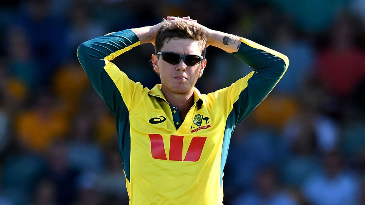 ಟೀಮ್ ಇಂಡಿಯಾ ವಿರುದ್ಧದ ಐದು ಪಂದ್ಯಗಳ ಸರಣಿಗೆ ಪ್ರಕಟಿಸಲಾದ 17 ಸದಸ್ಯರುಗಳ ತಂಡದಲ್ಲಿ ಪ್ರಮುಖ ಸ್ಪಿನ್ನರ್ ಆಗಿ ಆ್ಯಡಂ ಝಂಪಾ ಸ್ಥಾನ ಪಡೆದಿದ್ದರು. ಆದರೀಗ ವೈಯುಕ್ತಿಕ ಕಾರಣಗಳಿಂದಾಗಿ ಕ್ಯಾನ್ಬೆರಾದಲ್ಲಿ ನಡೆಯಲಿರುವ ಮೊದಲ ಮ್ಯಾಚ್ಗೆ ಲಭ್ಯರಿರುವುದಿಲ್ಲ ಎಂದು ಝಂಪಾ ತಿಳಿಸಿದ್ದಾರೆ.