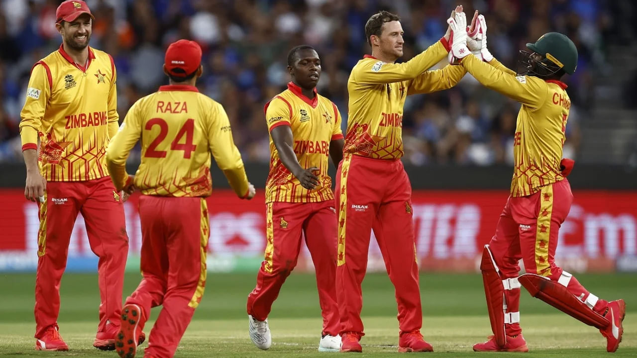 ಇನ್ನು ಆಫ್ರಿಕಾ ಅರ್ಹತಾ ಸುತ್ತಿನ ವಿಭಾಗದಲ್ಲಿ ಭರ್ಜರಿ ಪ್ರದರ್ಶನ ನೀಡುವ ಮೂಲಕ ನಮೀಬಿಯಾ ಹಾಗೂ ಝಿಂಬಾಬ್ವೆ ತಂಡಗಳು ಟಿ20 ವಿಶ್ವಕಪ್​ಗೆ ಅರ್ಹತೆ ಪಡೆದುಕೊಂಡಿದೆ. ಅದರಂತೆ ಮುಂಬರುವ ಟಿ20 ವಿಶ್ವಕಪ್​ನಲ್ಲಿ ಝಿಂಬಾಬ್ವೆ ಹಾಗೂ ನಮೀಬಿಯಾ ತಂಡಗಳು ಕೂಡ ಕಾಣಿಸಿಕೊಳ್ಳಲಿದೆ.