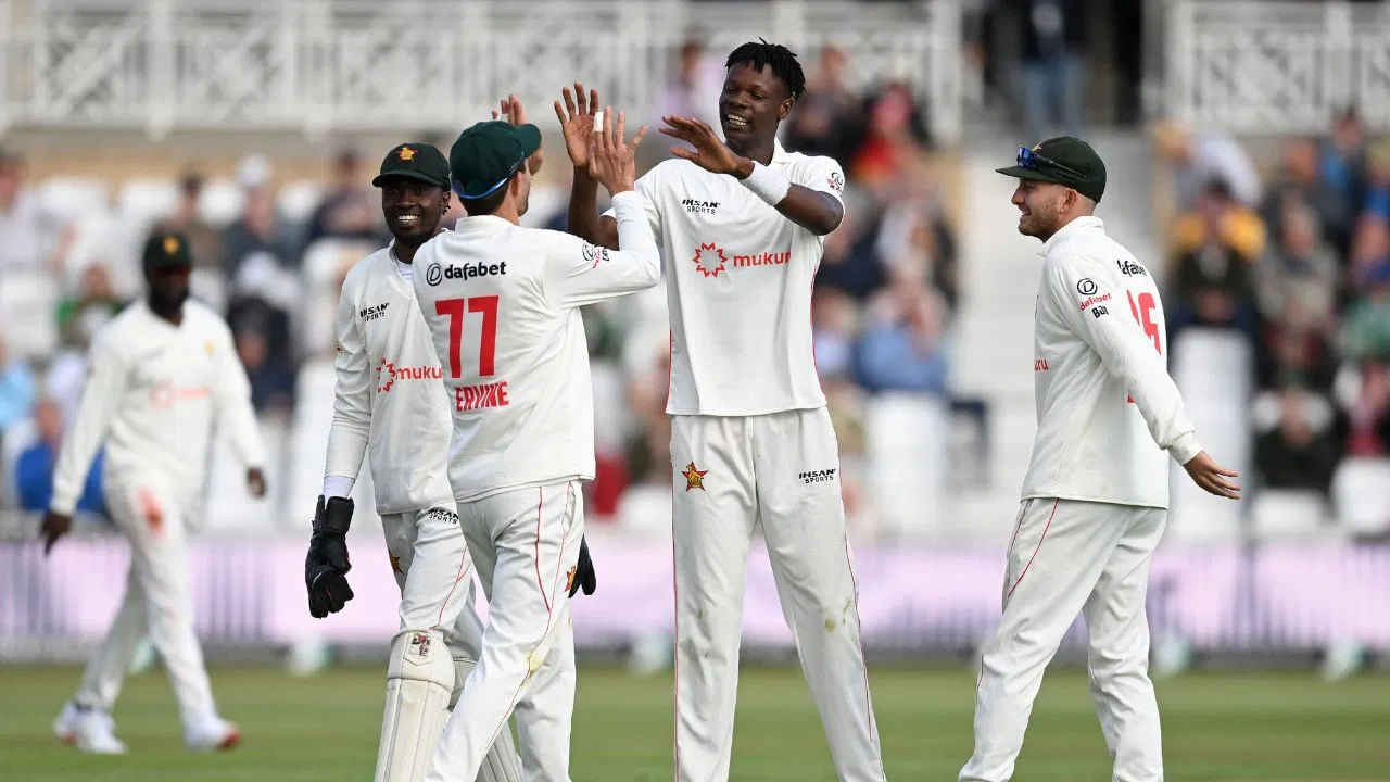 ZIM vs AFG: 24 ವರ್ಷಗಳ ನಂತರ ತವರಿನಲ್ಲಿ ಇತಿಹಾಸ ಸೃಷ್ಟಿಸಿದ ಜಿಂಬಾಬ್ವೆ ZIM vs AFG: 24 ವರ್ಷಗಳ ನಂತರ ತವರಿನಲ್ಲಿ ಇತಿಹಾಸ ಸೃಷ್ಟಿಸಿದ ಜಿಂಬಾಬ್ವೆ