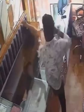 ಕಣ್ಣಿಗೆ ಖಾರದ ಪುಡಿ ಹಾಕಿದ ಮಹಿಳೆಗೆ ಥಳಿಸಿದ ವ್ಯಕ್ತಿ