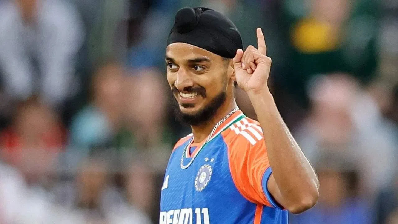 ಇನ್ನು ಕುಲ್ದೀಪ್ ಯಾದವ್ ಅವರನ್ನು ಹೊರಗಿಟ್ಟು ಎಡಗೈ ವೇಗಿ ಅರ್ಷದೀಪ್ ಸಿಂಗ್​​ ಅವರನ್ನು ಕಣಕ್ಕಿಳಿಸುವ ಸಾಧ್ಯತೆಯಿದೆ. ಇದಾಗ್ಯೂ ಹರ್ಷಿತ್ ರಾಣಾಗೆ ಮತ್ತೊಂದು ಚಾನ್ಸ್ ನೀಡಬಹುದು. ಏಕೆಂದರೆ ಕಳೆದ ಪಂದ್ಯದಲ್ಲಿ ಹರ್ಷಿತ್ ಬೌಲಿಂಗ್​ನಲ್ಲಿ ವಿಫಲನಾದರೂ, ಬ್ಯಾಟಿಂಗ್​ನಲ್ಲಿ 35 ರನ್​ಗಳ ಕೊಡುಗೆ ನೀಡಿದ್ದರು.