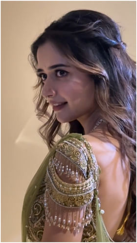 ಪೋಸ್ ಕೊಡೋದು ಹೇಗೆ? ಆಶಿಕಾ ನೋಡಿ ಕಲಿಯಬೇಕು