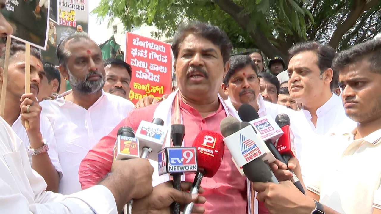 ಪರಪ್ಪನ ಅಗ್ರಹಾರದಲ್ಲಿ ರೌಡಿಗಳಿಗೆ, ಉಗ್ರರಿಗೆ ರಾಜಾತಿಥ್ಯ: ಗೃಹ ಇಲಾಖೆ ಸತ್ತು ಹೋಗಿದೆ; ಸರ್ಕಾರದ ವಿರುದ್ಧ ಅಶೋಕ್ ವಾಗ್ದಾಳಿ ಪರಪ್ಪನ ಅಗ್ರಹಾರದಲ್ಲಿ ರೌಡಿಗಳಿಗೆ, ಉಗ್ರರಿಗೆ ರಾಜಾತಿಥ್ಯ: ಗೃಹ ಇಲಾಖೆ ಸತ್ತು ಹೋಗಿದೆ; ಸರ್ಕಾರದ ವಿರುದ್ಧ ಅಶೋಕ್ ವಾಗ್ದಾಳಿ