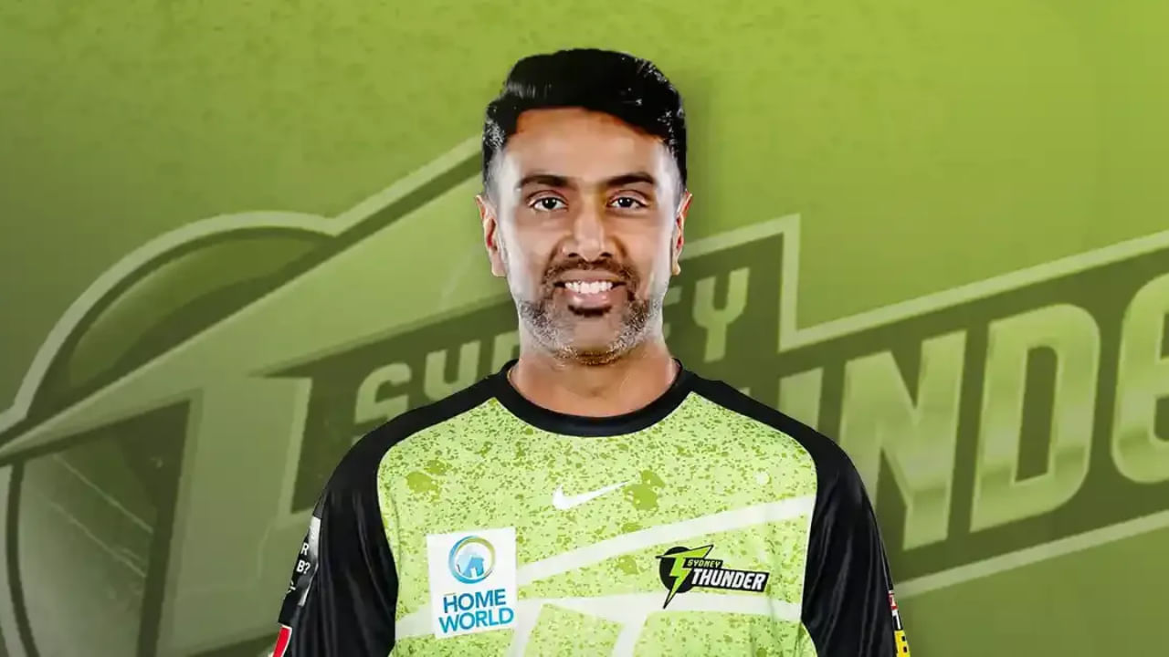 2025-26ರ ಬಿಗ್ ಬ್ಯಾಷ್ ಲೀಗ್ನಲ್ಲಿ ಸಿಡ್ನಿ ಥಂಡರ್ ತಂಡದ ಪರ ಆಡಬೇಕಿದ್ದ ಅಶ್ವಿನ್ ಮೊಣಕಾಲಿನ ಗಾಯದಿಂದಾಗಿ ಲೀಗ್ನಿಂದ ಹೊರಗುಳಿದಿದ್ದಾರೆ. ಕೆಲವು ದಿನಗಳ ಹಿಂದೆ ಸಿಡ್ನಿ ಥಂಡರ್ ತಂಡದೊಂದಿಗೆ ಒಪ್ಪಂದ ಮಾಡಿಕೊಂಡಿದ್ದ ಅಶ್ವಿನ್ 2025-26ರ ಸಂಪೂರ್ಣ ಬಿಗ್ ಬ್ಯಾಷ್ ಲೀಗ್ನಲ್ಲಿ ಆಡುವ ನಿರೀಕ್ಷೆಯಿತ್ತು. ಆದರೆ ಗಾಯದಿಂದ ಬಳಲುತ್ತಿರುವ ಅವರು ಈ ಸೀಸನ್ನಲ್ಲಿ ಆಡಲು ಸಾಧ್ಯವಾಗುತ್ತಿಲ್ಲ.