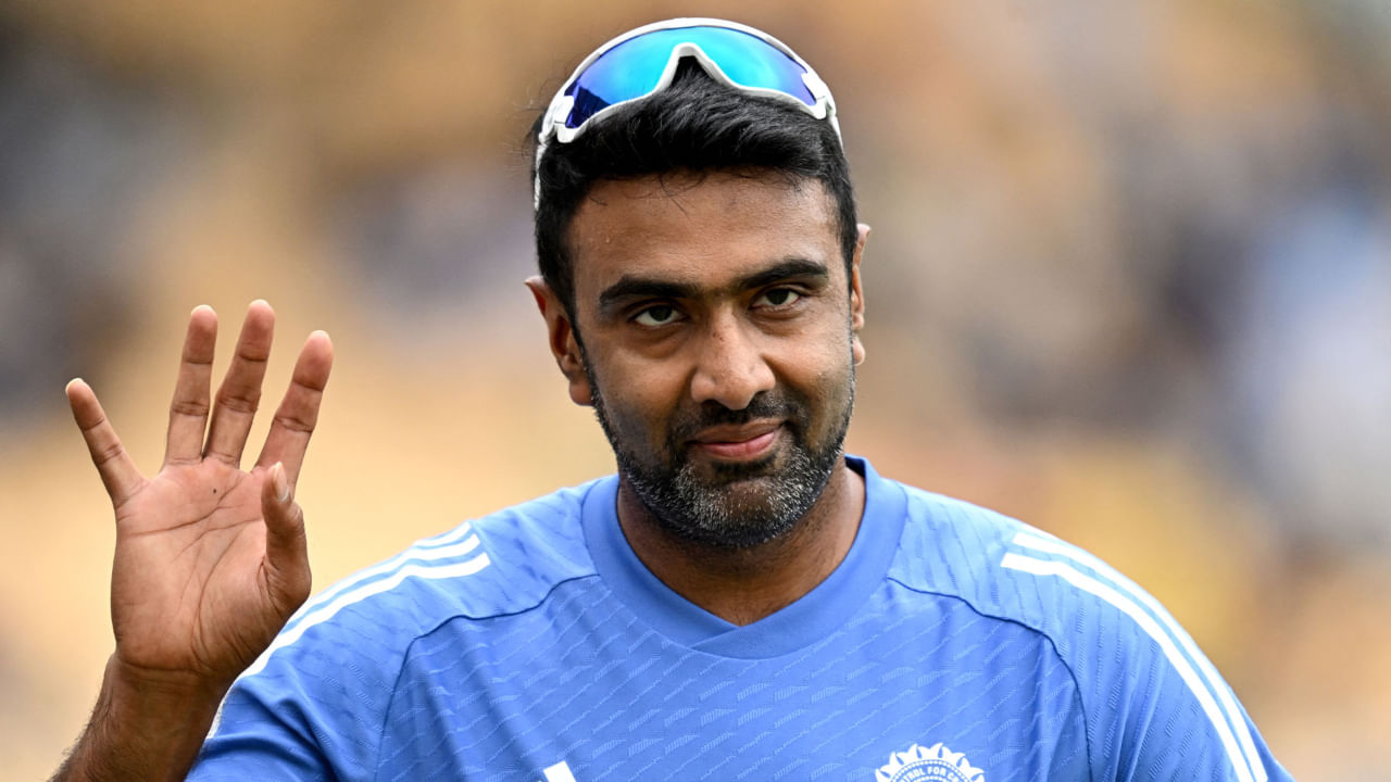 ಅಶ್ವಿನ್ ಅವರು ಪುನರ್ವಸತಿಯಿಂದ ಚೇತರಿಸಿಕೊಂಡು ವೈದ್ಯರಿಂದ ಪ್ರಯಾಣಿಸಲು ಅನುಮತಿ ಪಡೆದರೆ, ಲೀಗ್ನ ಅಂತಿಮ ಹಂತಗಳಲ್ಲಿ ತಂಡವನ್ನು ಸೇರಲು ಪ್ರಯತ್ನಿಸುವುದಾಗಿ ಹೇಳಿದ್ದಾರೆ. ಅಶ್ವಿನ್ ಬಿಗ್ ಬ್ಯಾಷ್ ಲೀಗ್ನಿಂದ ಮಾತ್ರವಲ್ಲದೆ ಹಾಂಗ್ ಕಾಂಗ್ ಸಿಕ್ಸರ್ಸ್ 2025 ರಿಂದಲೂ ಹೊರಬಿದಿದ್ದಾರೆ. ಈ ಪಂದ್ಯಾವಳಿ ನವೆಂಬರ್ 7 ರಿಂದ 9 ರವರೆಗೆ ಹಾಂಗ್ ಕಾಂಗ್ನ ಟಿನ್ ಕ್ವಾಂಗ್ ರೋಡ್ ರಿಕ್ರಿಯೇಶನ್ ಮೈದಾನದಲ್ಲಿ ನಡೆಯಲಿದೆ.