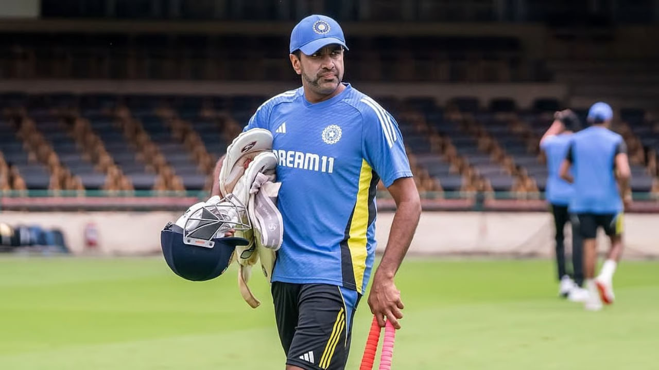 ಕೆಲವು ತಿಂಗಳುಗಳ ಹಿಂದೆ ಅಂತರರಾಷ್ಟ್ರೀಯ ಕ್ರಿಕೆಟ್ಗೆ ವಿದಾಯ ಹೇಳಿದ್ದ ಭಾರತದ ಮಾಜಿ ಕ್ರಿಕೆಟಿಗ ಆರ್. ಅಶ್ವಿನ್ ವಿದೇಶಿ ಲೀಗ್ಗಳತ್ತ ಮುಖ ಮಾಡಿದ್ದರು. ಅದರಂತೆ ಬಿಗ್ ಬ್ಯಾಷ್ ಲೀಗ್ನಲ್ಲಿ ಆಡುವುದಾಗಿಯೂ ಹೇಳಿದ್ದರು. ಆ ಪ್ರಕಾರ ಅಶ್ವಿನ್, 2025-26ರ ಬಿಗ್ ಬ್ಯಾಷ್ ಲೀಗ್ನಲ್ಲಿ ಪಾದಾರ್ಪಣೆ ಮಾಡಬೇಕಿತ್ತು. ಆದರೆ ಅಶ್ವಿನ್ ತಮ್ಮ ಮೊದಲ ಪಂದ್ಯವನ್ನು ಆಡುವ ಮೊದಲೇ ಆಸ್ಟ್ರೇಲಿಯಾದ ಟಿ20 ಲೀಗ್ನಿಂದ ಹಿಂದೆ ಸರಿಯಬೇಕಾಯಿತು.