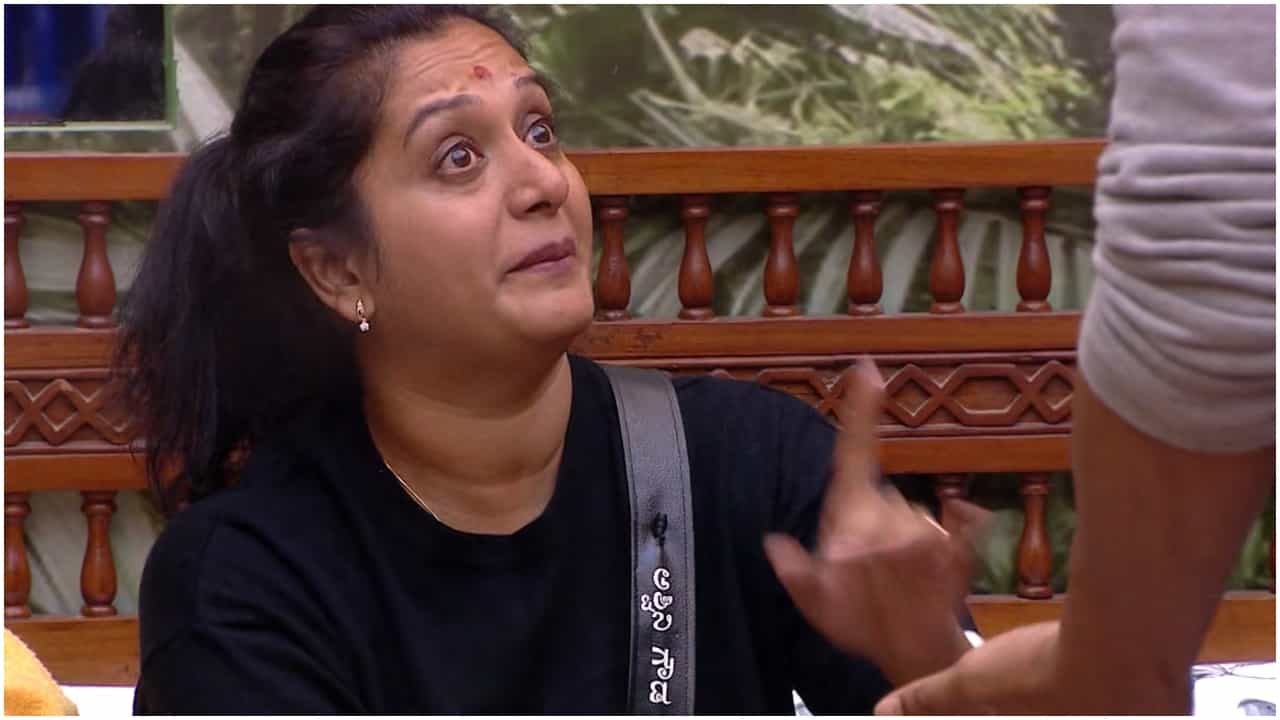 ‘ಸತ್ತೋದರೂ ತೊಂದರೆ ಇಲ್ಲ, ಮರ್ಯಾದೆ ಬಿಟ್ಟು ಬದುಕಲಾರೆ’: ಕಣ್ಣೀರು ಹಾಕುತ್ತಾ ಹೇಳಿದ ಅಶ್ವಿನಿ ‘ಸತ್ತೋದರೂ ತೊಂದರೆ ಇಲ್ಲ, ಮರ್ಯಾದೆ ಬಿಟ್ಟು ಬದುಕಲಾರೆ’: ಕಣ್ಣೀರು ಹಾಕುತ್ತಾ ಹೇಳಿದ ಅಶ್ವಿನಿ