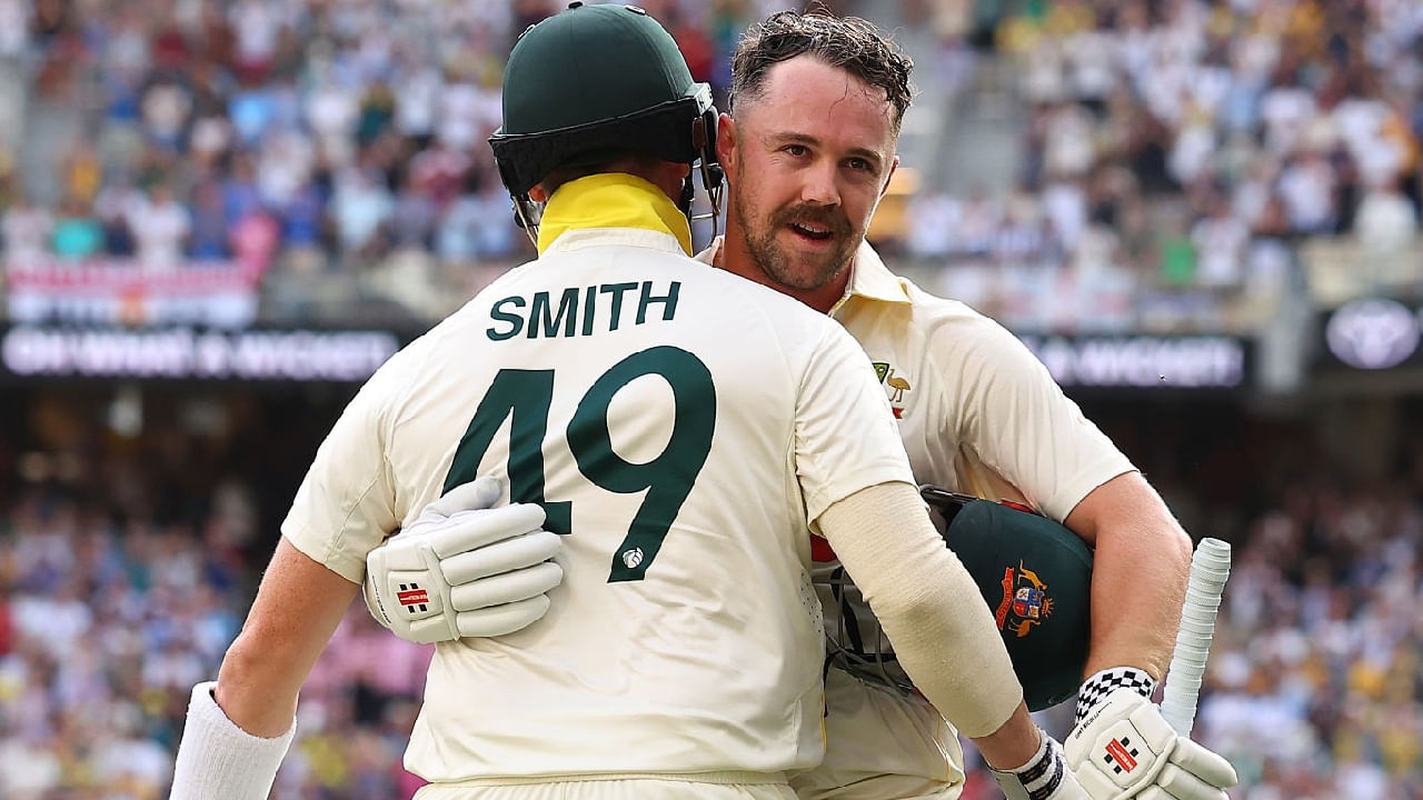 ಇದೀಗ ಪ್ರತಿ ಓವರ್​​ಗೆ 7.23 ಸರಾಸರಿಯನ್ನು ರನ್​ ಗಳಿಸಿ 205 ರನ್​​ಗಳ ಗುರಿಯನ್ನು ಕೇವಲ 28.2 ಓವರ್​ಗಳಲ್ಲಿ ಬೆನ್ನತ್ತುವ ಮೂಲಕ ಆಸ್ಟ್ರೇಲಿಯಾ ತಂಡವು ಹೊಸ ಇತಿಹಾಸ ನಿರ್ಮಿಸಿದೆ. ಈ ಮೂಲಕ ಟೆಸ್ಟ್ ಇತಿಹಾಸದಲ್ಲೇ 200+ ರನ್​​ ಗುರಿಯನ್ನು ಅತೀ ವೇಗವಾಗಿ ಚೇಸ್ ಮಾಡಿದ ವಿಶ್ವ ದಾಖಲೆಯನ್ನು ತನ್ನದಾಗಿಸಿಕೊಂಡಿದೆ.