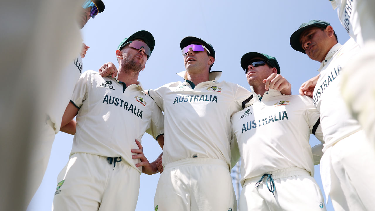 ಮೊದಲ ಟೆಸ್ಟ್ಗೆ ಆಸ್ಟ್ರೇಲಿಯಾ ಪ್ಲೇಯಿಂಗ್ 11: ಉಸ್ಮಾನ್ ಖ್ವಾಜಾ, ಜೇಕ್ ವೆದರಾಲ್ಡ್, ಮಾರ್ನಸ್ ಲ್ಯಾಬುಶೇನ್, ಸ್ಟೀವ್ ಸ್ಮಿತ್ (ನಾಯಕ), ಟ್ರಾವಿಸ್ ಹೆಡ್, ಕ್ಯಾಮರೋನ್ ಗ್ರೀನ್, ಅಲೆಕ್ಸ್ ಕ್ಯಾರಿ (ವಿಕೆಟ್ ಕೀಪರ್), ಮಿಚೆಲ್ ಸ್ಟಾರ್ಕ್, ಬ್ರೆಂಡನ್ ಡಾಗೆಟ್, ಸ್ಕಾಟ್ ಬೋಲ್ಯಾಂಡ್, ನಾಥನ್ ಲಿಯಾನ್.