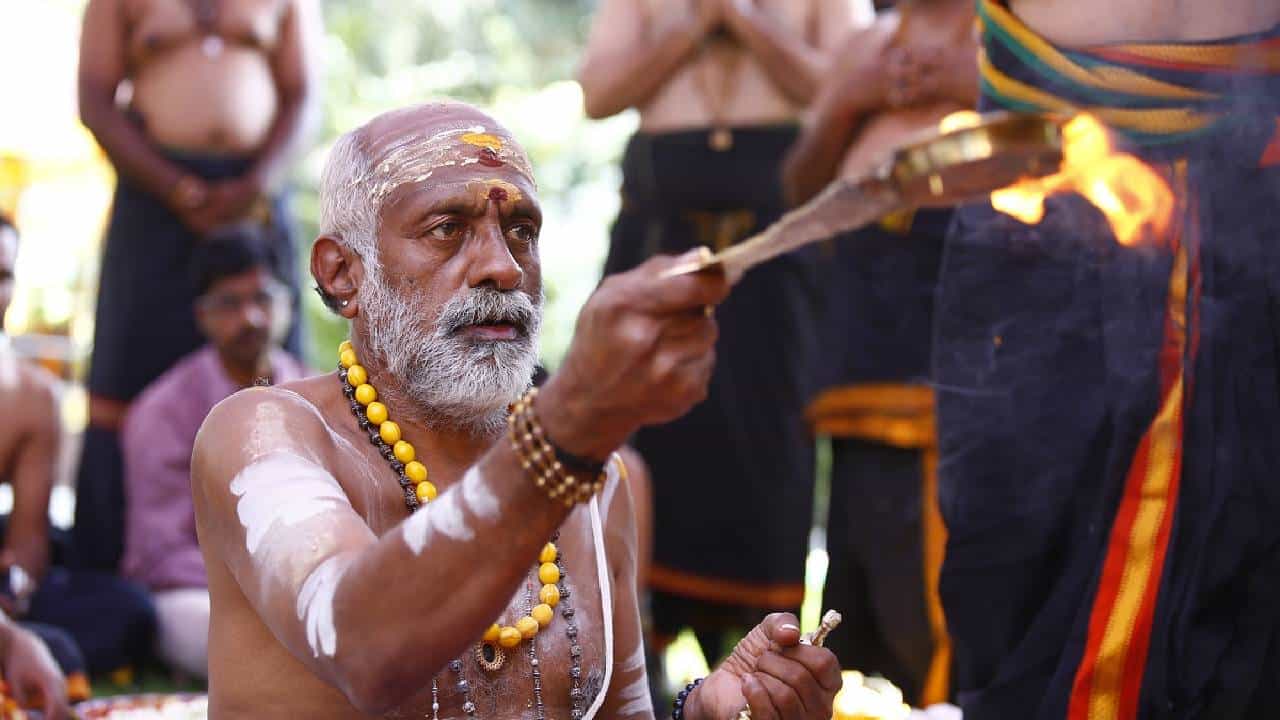 Ayyappa Mala Deeksha: ಅಯ್ಯಪ್ಪ ಮಾಲಾಧಾರಣೆಯ ನಿಯಮ ಮತ್ತು 41 ದಿನಗಳ ವ್ರತದ ಮಹತ್ವ Ayyappa Mala Deeksha: ಅಯ್ಯಪ್ಪ ಮಾಲಾಧಾರಣೆಯ ನಿಯಮ ಮತ್ತು 41 ದಿನಗಳ ವ್ರತದ ಮಹತ್ವ