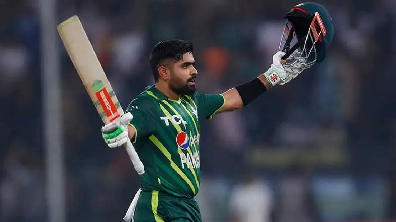 ಪಾಕಿಸ್ತಾನ್ ತಂಡದ ಸ್ಟಾರ್ ಬ್ಯಾಟರ್ ಬಾಬರ್ ಆಝಂ (Babar Azam) ಮತ್ತೊಂದು ಹೀನಾಯ ದಾಖಲೆ ಬರೆದಿದ್ದಾರೆ. ಅದು ಕೂಡ ಕಳೆದ ಎರಡು ವರ್ಷಗಳಿಂದ ಒಂದೇ ಒಂದು ಶತಕ ಬಾರಿಸದೇ ಎಂಬುದು ವಿಶೇಷ. ಅಂದರೆ ಅಂತಾರಾಷ್ಟ್ರೀಯ ಕ್ರಿಕೆಟ್​​​ನಲ್ಲಿ ಬಾಬರ್ ಆಝಂ ಶತಕ ಸಿಡಿಸಿ ವರ್ಷಗಳೇ ಕಳೆದಿವೆ.