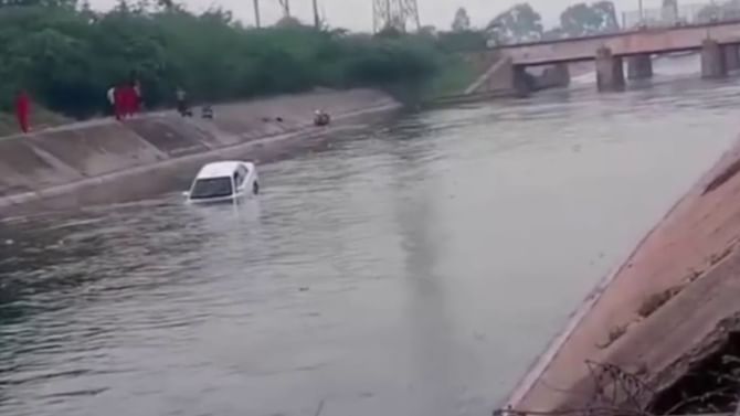 ಕಾರು ತೊಳೆಯುವ ವೇಳೆ ಕಾಲುವೆಯಲ್ಲಿ ಕೊಚ್ಚಿ ಹೋದ ಕಾರು; ವೀಡಿಯೋ ವೈರಲ್