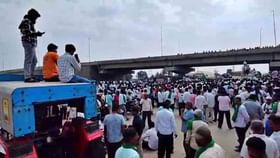 ಬೆಳಗಾವಿ: ಪೊಲೀಸರ ಲಾಠಿ ಚಾರ್ಜ್​​ ಗೆ ಪ್ರತಿಯಾಗಿ ರೈತರಿಂದ ಕಲ್ಲೇಟು!