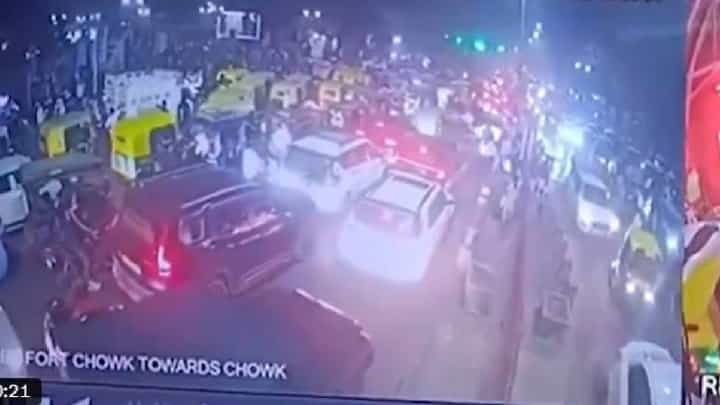 ದೆಹಲಿ ನಿಗೂಢ ಸ್ಫೋಟ, ಘಟನೆ ವೇಳೆಯ ವಿಡಿಯೋ ಇಲ್ಲಿದೆ ದೆಹಲಿ ನಿಗೂಢ ಸ್ಫೋಟ, ಘಟನೆ ವೇಳೆಯ ವಿಡಿಯೋ ಇಲ್ಲಿದೆ