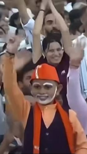 ತನ್ನಂತೆಯೇ ವೇಷ ಧರಿಸಿ ಬಂದ ಪುಟ್ಟ ಬಾಲಕನಿಗೆ ಪಿಎಂ ಮೋದಿ ಏನಂದ್ರು?