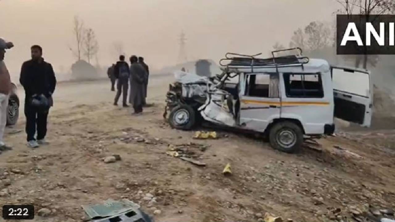 Video: ಬಡಗಾಮ್ನಲ್ಲಿ ಡಂಪರ್ ಟ್ರಕ್ಗೆ ಟಾಟಾ ಸುಮೊ ಡಿಕ್ಕಿ, ನಾಲ್ವರು ಸಾವು, 7 ಮಂದಿಗೆ ಗಾಯ Video: ಬಡಗಾಮ್ನಲ್ಲಿ ಡಂಪರ್ ಟ್ರಕ್ಗೆ ಟಾಟಾ ಸುಮೊ ಡಿಕ್ಕಿ, ನಾಲ್ವರು ಸಾವು, 7 ಮಂದಿಗೆ ಗಾಯ