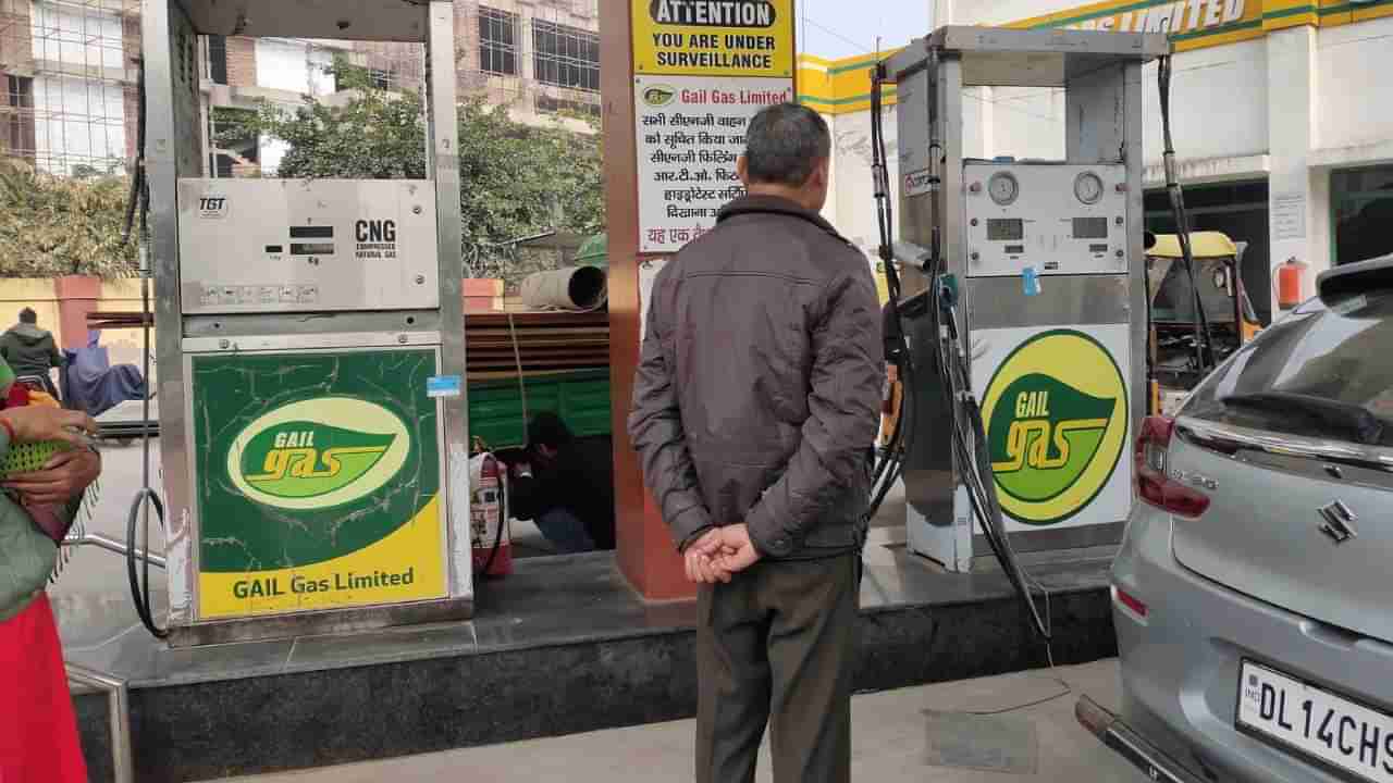 Auto Tips: ಸಿಎನ್ಜಿ ತುಂಬಿಸುವಾಗ ಕಾರಿನಿಂದ ಇಳಿಯಲೇಬೇಕು ಏಕೆ?: ನಿಜವಾದ ಕಾರಣ ಇಲ್ಲಿದೆ