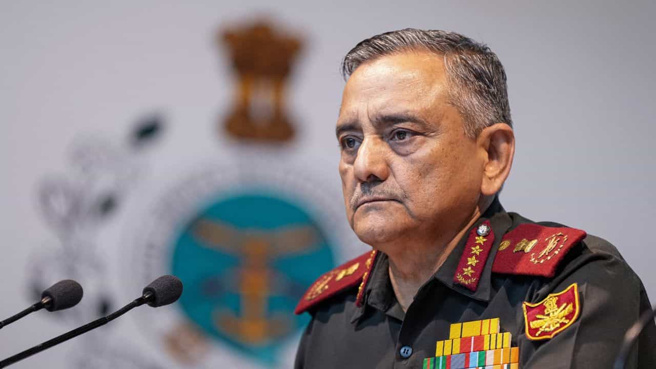 ಸ್ವಲ್ಪವಾದರೂ ರಾಷ್ಟ್ರೀಯತೆ, ದೇಶಭಕ್ತಿ ಇರಲಿ: ಭಾರತೀಯ ಉದ್ಯಮ ಕ್ಷೇತ್ರಕ್ಕೆ ಸಿಡಿಎಸ್ ಜನರಲ್ ಅನಿಲ್ ಚೌಹಾಣ್ ಖಡಕ್ ಸಂದೇಶ ಸ್ವಲ್ಪವಾದರೂ ರಾಷ್ಟ್ರೀಯತೆ, ದೇಶಭಕ್ತಿ ಇರಲಿ: ಭಾರತೀಯ ಉದ್ಯಮ ಕ್ಷೇತ್ರಕ್ಕೆ ಸಿಡಿಎಸ್ ಜನರಲ್ ಅನಿಲ್ ಚೌಹಾಣ್ ಖಡಕ್ ಸಂದೇಶ