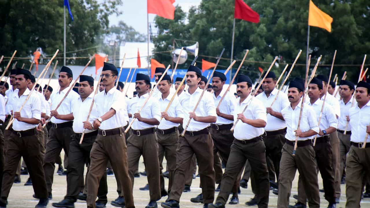 ಚಿತ್ತಾಪುರದಲ್ಲಿ RSS ಪಥಸಂಚಲನ ವಿವಾದ: ಎಜಿ ಕಚೇರಿಯಲ್ಲಿ ನಡೆದ 2ನೇ ಶಾಂತಿ ಸಭೆಯ ತೀರ್ಮಾನವೇನು? ಚಿತ್ತಾಪುರದಲ್ಲಿ RSS ಪಥಸಂಚಲನ ವಿವಾದ: ಎಜಿ ಕಚೇರಿಯಲ್ಲಿ ನಡೆದ 2ನೇ ಶಾಂತಿ ಸಭೆಯ ತೀರ್ಮಾನವೇನು?