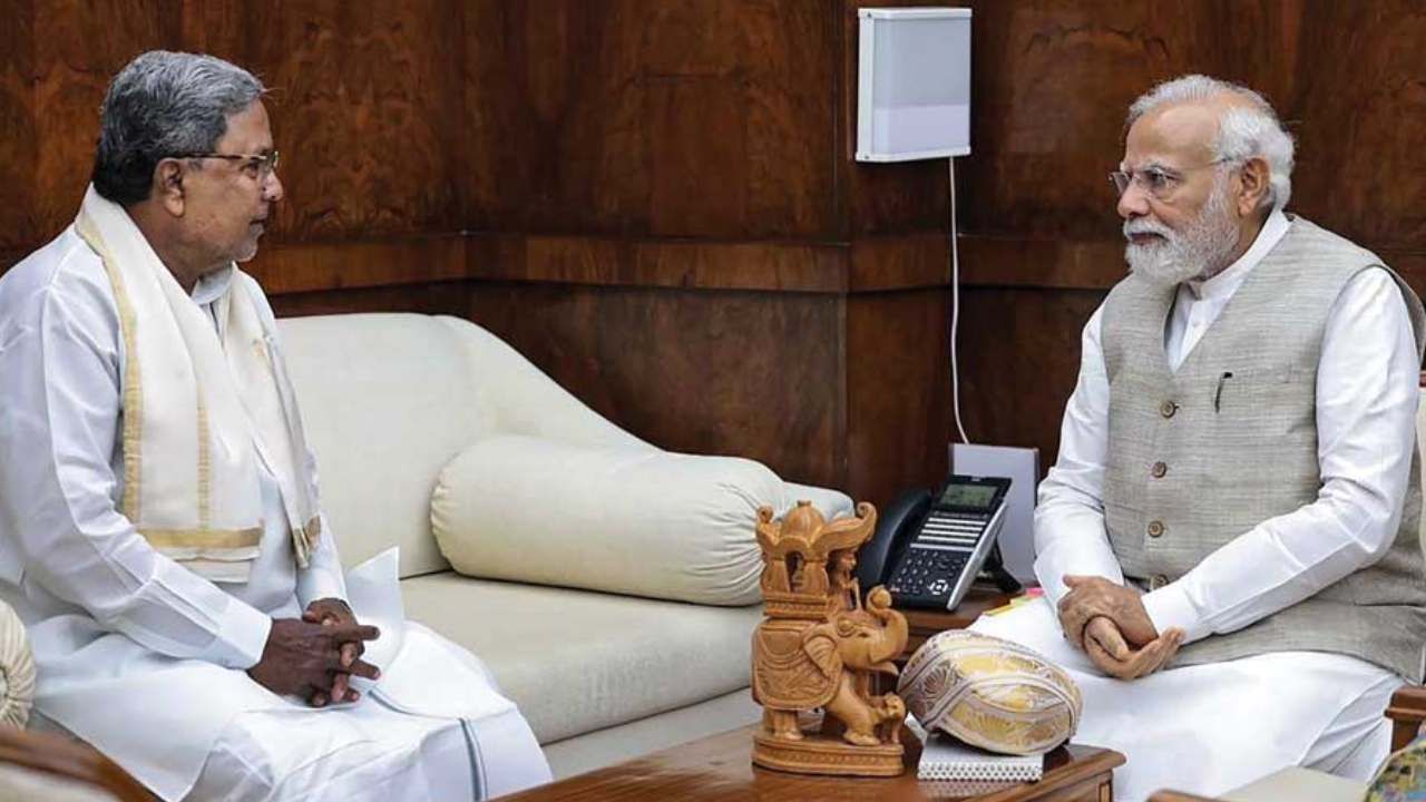 ಕಬ್ಬಿನ ಗಾಣಕ್ಕೆ ಸಿಲುಕಿದ ಸರ್ಕಾರ: ಪ್ರಧಾನಿ ಮೋದಿಗೆ ಸಿಎಂ ಸಿದ್ದರಾಮಯ್ಯ ಪತ್ರ ಕಬ್ಬಿನ ಗಾಣಕ್ಕೆ ಸಿಲುಕಿದ ಸರ್ಕಾರ: ಪ್ರಧಾನಿ ಮೋದಿಗೆ ಸಿಎಂ ಸಿದ್ದರಾಮಯ್ಯ ಪತ್ರ