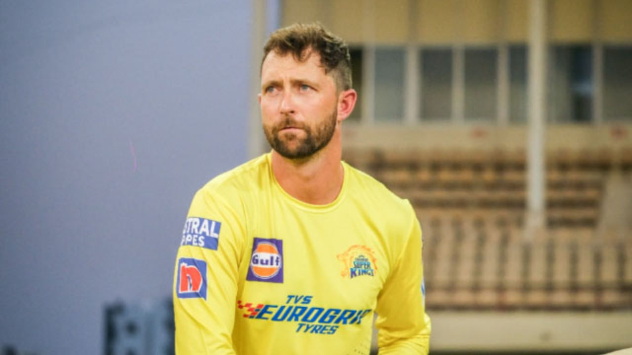 ಯಾರನ್ನು ಉಳಿಸಿಕೊಳ್ಳಬೇಕು ಎಂಬುದನ್ನು ಸ್ಪಷ್ಟಪಡಿಸಿರುವ ರೈನಾ, ಯಾರನ್ನು ತಂಡದಿಂದ ಹೊರಗಿಡಬೇಕು ಎಂಬುದನ್ನು ವಿವರಿಸಿದ್ದಾರೆ. ರೈನಾ ಪ್ರಕಾರ, ನ್ಯೂಜಿಲೆಂಡ್ ತಂಡದ ಆರಂಭಿಕ ಡೆವೊನ್ ಕಾನ್ವೇ ಅವರನ್ನು ತಂಡದಿಂದ ಬಿಡುಗಡೆ ಮಾಡಬೇಕು. ಏಕೆಂದರೆ ಸಿಎಸ್‌ಕೆಗೆ ಸ್ಥಳೀಯ ಆರಂಭಿಕ ಆಟಗಾರನ ಅಗತ್ಯವಿದೆ. ಹೀಗಾಗಿ ಕಾನ್ವೇ ಬದಲಿಗೆ ಮಿನಿ ಹರಾಜಿನಲ್ಲಿ ಸ್ಥಳೀಯ ಆಟಗಾರನನ್ನು ಸಿಎಸ್​ಕೆ ಖರೀದಿಸಬೇಕು ಎಂದಿದ್ದಾರೆ.