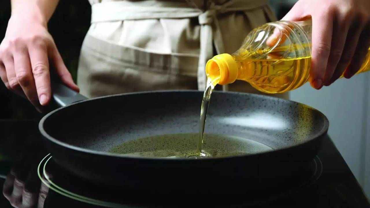 ನೋಡಲು 1 ಲೀಟರ್ ಪ್ಯಾಕ್, ತೂಕ ಬೇರೆ ಬೇರೆ; ಗ್ರಾಹಕರನ್ನು ಯಾಮಾರಿಸುವ ಅಡುಗೆ ಎಣ್ಣೆ ಕಂಪನಿಗಳು; ಇದಕ್ಕೆ ಕಡಿವಾಣ ಹೇಗೆ? ನೋಡಲು 1 ಲೀಟರ್ ಪ್ಯಾಕ್, ತೂಕ ಬೇರೆ ಬೇರೆ; ಗ್ರಾಹಕರನ್ನು ಯಾಮಾರಿಸುವ ಅಡುಗೆ ಎಣ್ಣೆ ಕಂಪನಿಗಳು; ಇದಕ್ಕೆ ಕಡಿವಾಣ ಹೇಗೆ?