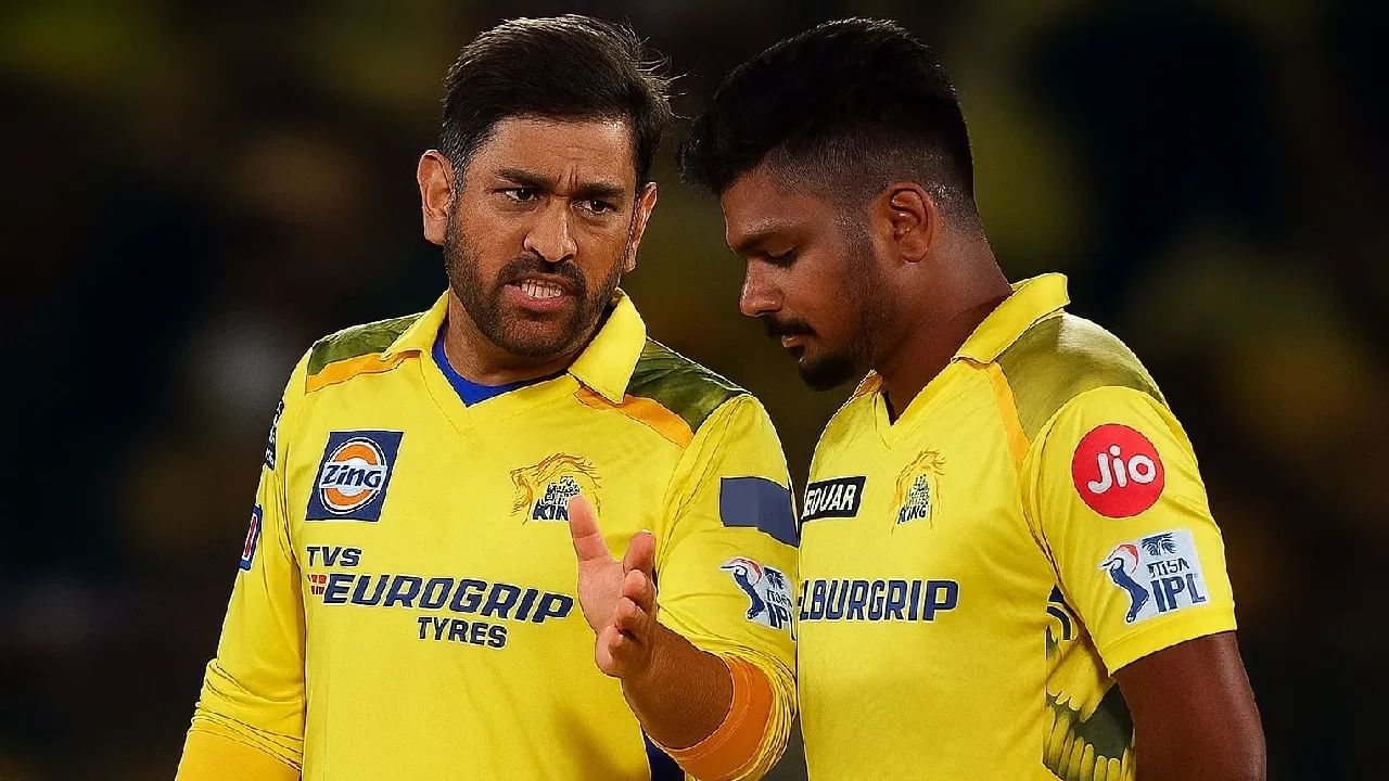 ಅಂದರೆ ಚೆನ್ನೈ ಸೂಪರ್ ಕಿಂಗ್ಸ್ ಫ್ರಾಂಚೈಸಿಯು ಸಂಜು ಸ್ಯಾಮ್ಸನ್ ಅವರನ್ನು ತನ್ನ ತೆಕ್ಕೆಗೆ ತೆಗೆದುಕೊಳ್ಳಲು ರಾಜಸ್ಥಾನ್ ರಾಯಲ್ಸ್ ತಂಡಕ್ಕೆ ಇಬ್ಬರು ಆಟಗಾರರನ್ನು ನೀಡಲು ನಿರ್ಧರಿಸಿದೆ. ಈ ಸ್ವಾಪ್ ಡೀಲ್​ಗೆ ಆರ್​ಆರ್ ಕಡೆಯಿಂದ ಸಕರಾತ್ಮಕ ಪ್ರತಿಕ್ರಿಯೆ ವ್ಯಕ್ತವಾಗಿದ್ದು, ಹೀಗಾಗಿ ಈ ಡೀಲ್ ಕುದುರಿಕೊಳ್ಳಲಿದೆ ಎಂದು ವರದಿಯಾಗಿದೆ.