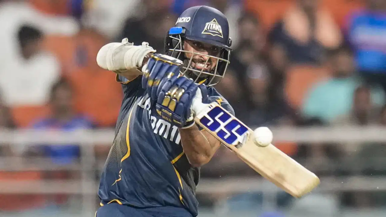 2017 ರಲ್ಲಿ ರೈಸಿಂಗ್ ಪುಣೆ ಸೂಪರ್‌ಜೈಂಟ್‌ ತಂಡದೊಂದಿಗೆ ಐಪಿಎಲ್ ವೃತ್ತಿಜೀವನವನ್ನು ಪ್ರಾರಂಭಿಸಿದ ವಾಷಿಂಗ್ಟನ್ ಸುಂದರ್, ನಂತರ ಮುಂದಿನ ನಾಲ್ಕು ವರ್ಷಗಳನ್ನು ರಾಯಲ್ ಚಾಲೆಂಜರ್ಸ್ ಬೆಂಗಳೂರು ತಂಡದಲ್ಲಿ ಕಳೆದರು. ನಂತರ ಅವರನ್ನು ಸನ್‌ರೈಸರ್ಸ್ ಹೈದರಾಬಾದ್ ಫ್ರಾಂಚೈಸಿ ಖರೀದಿಸಿತ್ತು.
