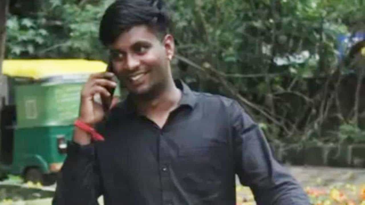 ಬೆಂಗಳೂರಿನಲ್ಲಿ ದರ್ಶನ್ ಸಾವು: ಪೊಲೀಸರಿಂದಲೇ ಕೊಲೆ ಆರೋಪ, ಪ್ರಕರಣ ಸಿಐಡಿ ಹೆಗಲಿಗೆ ಬೆಂಗಳೂರಿನಲ್ಲಿ ದರ್ಶನ್ ಸಾವು: ಪೊಲೀಸರಿಂದಲೇ ಕೊಲೆ ಆರೋಪ, ಪ್ರಕರಣ ಸಿಐಡಿ ಹೆಗಲಿಗೆ