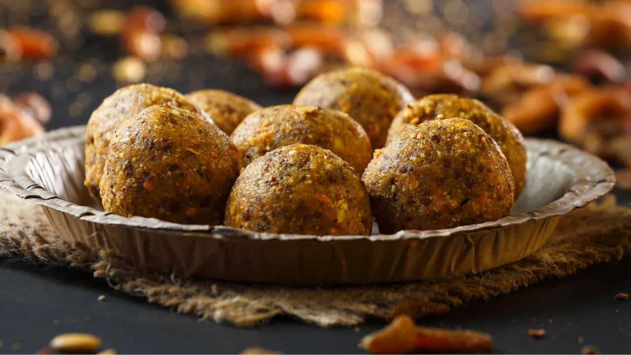 ಚಳಿಗಾಲದಲ್ಲಿ ಖರ್ಜೂರ, ಬೆಲ್ಲದ ಲಡ್ಡು ತಿನ್ನುವುದರಿಂದ ಇಷ್ಟೆಲ್ಲಾ ಪ್ರಯೋಜನಗಳು ಸಿಗುತ್ತಾ?