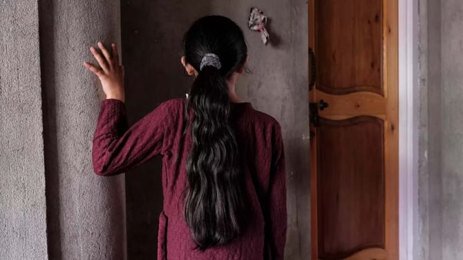 ಕಾರವಾರ: ತಂದೆ ಮಾಡಿದ ತಪ್ಪಿಗೆ ಮಗಳ ಮೇಲೆ ಲೈಂಗಿಕ ದೌರ್ಜನ್ಯ