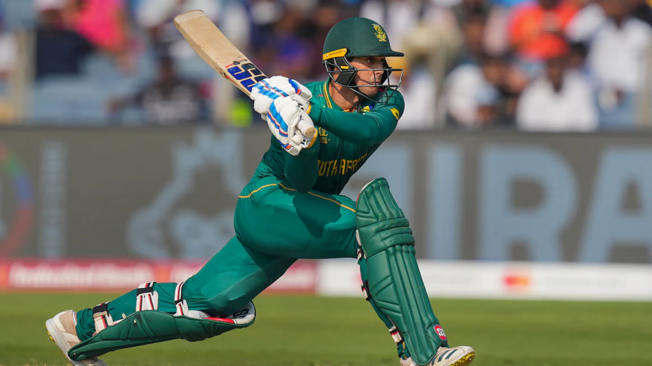 ಈ 239 ರನ್ಗಳಲ್ಲಿ ಡಿ ಕಾಕ್ ಒಂದು ಶತಕ ಹಾಗೂ ಎರಡು ಅರ್ಧಶತಕಗಳನ್ನು ಬಾರಿಸಿದರು. ಇದರ ಜೊತೆಗೆ ಅವರು ಪಾಕಿಸ್ತಾನ ವಿರುದ್ಧದ ಏಕದಿನ ಸರಣಿಯಲ್ಲಿ 20 ಬೌಂಡರಿಗಳು ಮತ್ತು 10 ಸಿಕ್ಸರ್ಗಳನ್ನು ಬಾರಿಸಿದರು. ಈ ಪ್ರದರ್ಶನಕ್ಕಾಗಿ ಡಿ ಕಾಕ್ಗೆ ಸರಣಿ ಶ್ರೇಷ್ಠ ಪ್ರಶಸ್ತಿಯೂ ಲಭಿಸಿತು.