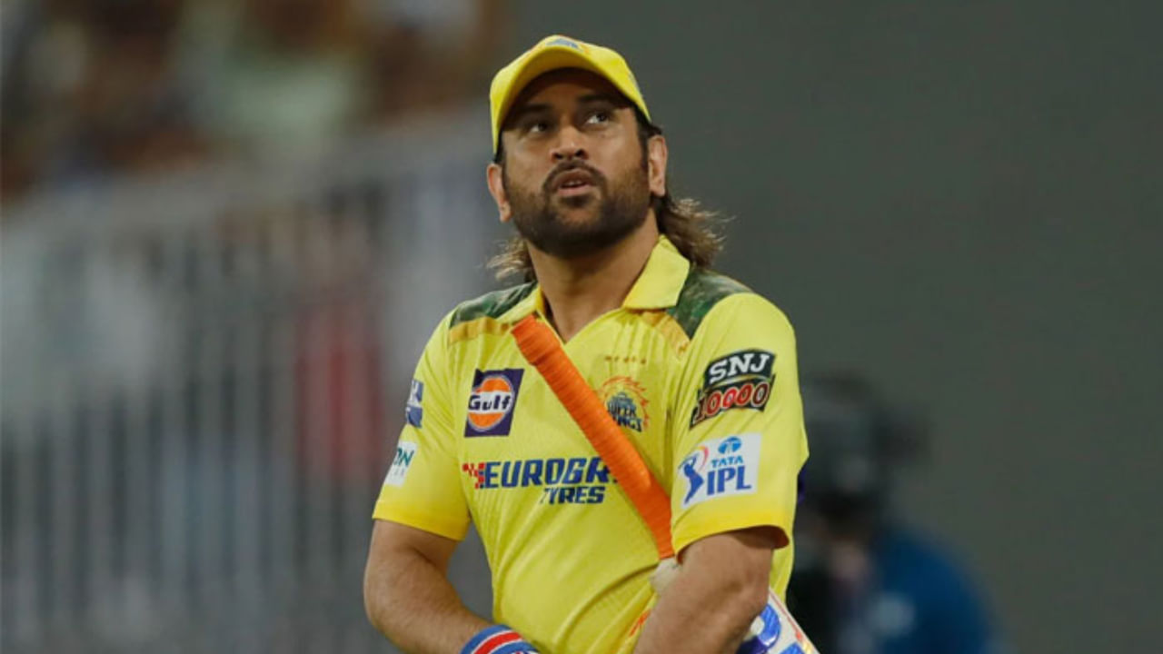2026 ರ ಐಪಿಎಲ್​ನಲ್ಲಿ ಧೋನಿ ಆಡುವ ಬಗ್ಗೆ ಇದುವರೆಗೆ ಅನುಮಾನಗಳಿದ್ದವು. ಆದಾಗ್ಯೂ ಈ ಬಗ್ಗೆ ಸ್ಪಷ್ಟನೆ ನೀಡಿರುವ ಚೆನ್ನೈ ಸೂಪರ್ ಕಿಂಗ್ಸ್ ಸಿಇಒ ಕಾಸಿ ವಿಶ್ವನಾಥನ್ ಅವರು ಮಹೇಂದ್ರ ಸಿಂಗ್ ಧೋನಿ ನಿವೃತ್ತಿ ಹೊಂದುತ್ತಿಲ್ಲ ಮತ್ತು ಐಪಿಎಲ್ 2026 ರಲ್ಲಿ ಅವರು ಆಡಲಿದ್ದಾರೆ ಎಂಬುದನ್ನು ದೃಢಪಡಿಸಿದ್ದಾರೆ. ಈ ಬಗ್ಗೆ ಹೇಳಿಕೆ ನೀಡಿರುವ ಅವರು , ‘ನಾವು ಐಪಿಎಲ್ 2026 ರಲ್ಲಿ ಧೋನಿ ಆಡುವುದನ್ನು ಖಂಡಿತವಾಗಿಯೂ ನೋಡುತ್ತೇವೆ" ಎಂದಿದ್ದಾರೆ.