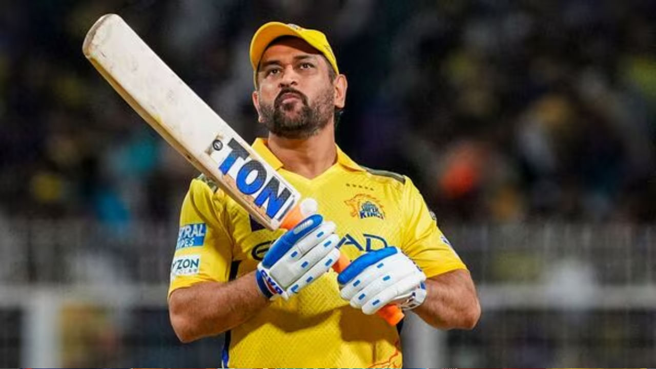 ಐಪಿಎಲ್ 2026 ಆರಂಭವಾಗಲು ಇನ್ನೂ ಸಾಕಷ್ಟು ಸಮಯ ಉಳಿದಿದೆ. ಈ ಲೀಗ್​ನ ಮಿನಿ ಹರಾಜು ಕೂಡ ಮುಂದಿನ ತಿಂಗಳು ನಡೆಯಲಿದೆ. ಇದಕ್ಕಾಗಿ ಎಲ್ಲಾ ಫ್ರಾಂಚೈಸಿಗಳು ತಯಾರಿಯಲ್ಲಿ ತೊಡಗಿವೆ. ಆದರೆ ಈ ಮಿನಿ ಹರಾಜು ನಡೆಯುವುದಕ್ಕೂ ಮುನ್ನವೇ ಮಹೇಂದ್ರ ಸಿಂಗ್ ಧೋನಿ ಅಭಿಮಾನಿಗಳಿಗೆ ಸಿಹಿ ಸುದ್ದಿಯೊಂದು ಸಿಕ್ಕಿದೆ. ಧೋನಿ ಐಪಿಎಲ್ 2026 ರಲ್ಲಿ ಆಡುತ್ತಾರೆಯೇ ಎಂಬ ಪ್ರಶ್ನೆಗೆ ಸಿಎಸ್‌ಕೆ ಸಿಇಒ ಉತ್ತರಿಸಿದ್ದಾರೆ.