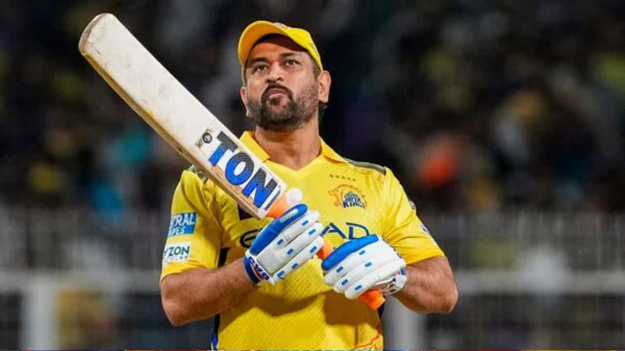 ಐಪಿಎಲ್ 2026 ಆರಂಭವಾಗಲು ಇನ್ನೂ ಸಾಕಷ್ಟು ಸಮಯ ಉಳಿದಿದೆ. ಈ ಲೀಗ್ನ ಮಿನಿ ಹರಾಜು ಕೂಡ ಮುಂದಿನ ತಿಂಗಳು ನಡೆಯಲಿದೆ. ಇದಕ್ಕಾಗಿ ಎಲ್ಲಾ ಫ್ರಾಂಚೈಸಿಗಳು ತಯಾರಿಯಲ್ಲಿ ತೊಡಗಿವೆ. ಆದರೆ ಈ ಮಿನಿ ಹರಾಜು ನಡೆಯುವುದಕ್ಕೂ ಮುನ್ನವೇ ಮಹೇಂದ್ರ ಸಿಂಗ್ ಧೋನಿ ಅಭಿಮಾನಿಗಳಿಗೆ ಸಿಹಿ ಸುದ್ದಿಯೊಂದು ಸಿಕ್ಕಿದೆ. ಧೋನಿ ಐಪಿಎಲ್ 2026 ರಲ್ಲಿ ಆಡುತ್ತಾರೆಯೇ ಎಂಬ ಪ್ರಶ್ನೆಗೆ ಸಿಎಸ್ಕೆ ಸಿಇಒ ಉತ್ತರಿಸಿದ್ದಾರೆ.