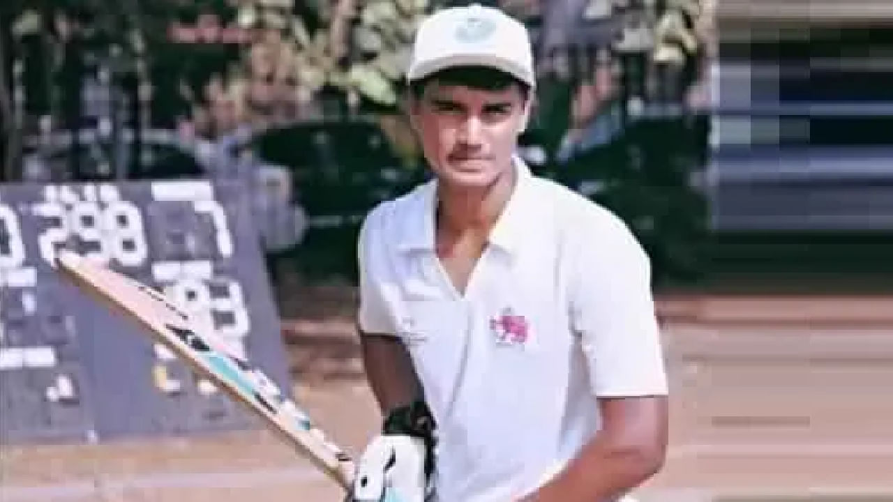 ಸದ್ಯ ಈ ದಾಖಲೆ ಧ್ರುವ್ ಪಾಂಡೋವ್ ಅವರ ಹೆಸರಿನಲ್ಲಿದೆ. 1988 ರಲ್ಲಿ ಪಂಜಾಬ್ ವಿರುದ್ಧದ ಪಂದ್ಯದಲ್ಲಿ ಜಮ್ಮು ಕಾಶ್ಮೀರ ಪರ ಕಣಕ್ಕಿಳಿದಿದ್ದ ಧ್ರುವ್ ಪಾಂಡೋವ್ 137 ರನ್ ಬಾರಿಸಿದ್ದರು. ಈ ವೇಳೆ ಅವರ ವಯಸ್ಸು 14 ವರ್ಷ 293 ದಿನಗಳು. ಈ ಮೂಲಕ ರಣಜಿ ಟೂರ್ನಿ ಇತಿಹಾಸದಲ್ಲೇ ಶತಕ ಸಿಡಿಸಿದ ಅತ್ಯಂತ ಕಿರಿಯ ಬ್ಯಾಟರ್ ದಾಖಲೆ ನಿರ್ಮಿಸಿದ್ದರು.