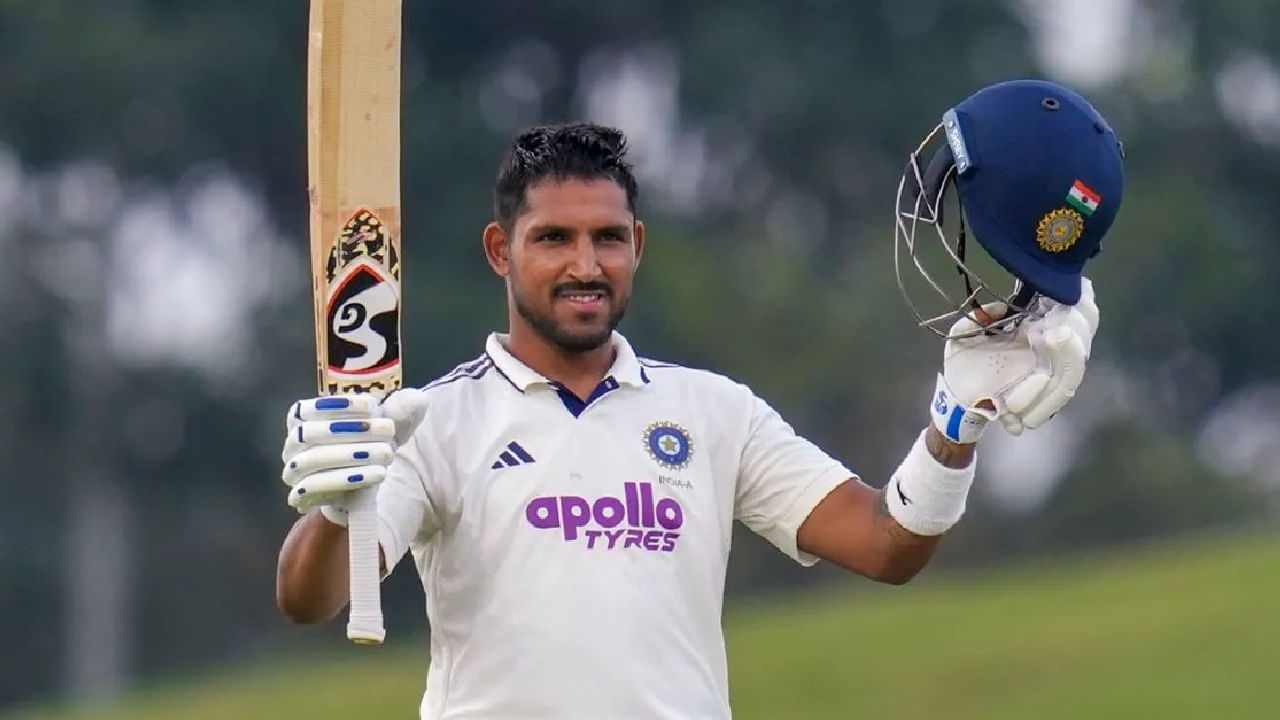 ಮೊದಲ ಟೆಸ್ಟ್ ಪಂದ್ಯದ ಪ್ಲೇಯಿಂಗ್ ಇಲೆವೆನ್​​ನಲ್ಲಿ ಧ್ರುವ್ ಜುರೆಲ್​ ಸ್ಥಾನ ಪಡೆಯಲಿದ್ದಾರೆ. ಸೌತ್ ಆಫ್ರಿಕಾ 'ಎ' ವಿರುದ್ಧದ ಪಂದ್ಯಗಳಲ್ಲಿ ಜುರೆಲ್ ಎರಡು ಅಜೇಯ ಶತಕಗಳನ್ನು ಬಾರಿಸಿದ್ದರು. ಹೀಗಾಗಿ ಸೌತ್ ಆಫ್ರಿಕಾ ವಿರುದ್ಧದ ಮೊದಲ ಟೆಸ್ಟ್ ಪಂದ್ಯ​ದಲ್ಲಿ ಅವರನ್ನು ಕಣಕ್ಕಿಳಿಸಲು ನಿರ್ಧರಿಸಲಾಗಿದೆ.