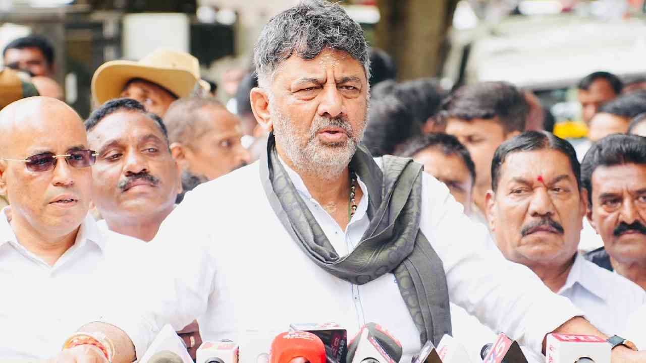 ಕರ್ನಾಟಕದಲ್ಲಿ ಕೆಲಸ ಮಾಡುವ ಬಿಹಾರಿಗಳಿಗೆ 3 ದಿನ ರಜೆ ನೀಡುವಂತೆ ಡಿಕೆಶಿ ಮನವಿ ಕರ್ನಾಟಕದಲ್ಲಿ ಕೆಲಸ ಮಾಡುವ ಬಿಹಾರಿಗಳಿಗೆ 3 ದಿನ ರಜೆ ನೀಡುವಂತೆ ಡಿಕೆಶಿ ಮನವಿ