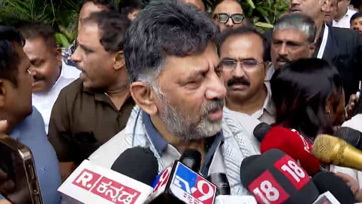 ಡಿಕೆ ಶಿವಕುಮಾರ್ ದಿಢೀರ್ ಮುಂಬೈ ಭೇಟಿ ಸಂಚಲನ: ಖಾಸಗಿ ಕಾರ್ಯಕ್ರಮವೋ, ಬೇರೆಯದೆ ತಂತ್ರವೋ? ಡಿಕೆ ಶಿವಕುಮಾರ್ ದಿಢೀರ್ ಮುಂಬೈ ಭೇಟಿ ಸಂಚಲನ: ಖಾಸಗಿ ಕಾರ್ಯಕ್ರಮವೋ, ಬೇರೆಯದೆ ತಂತ್ರವೋ?