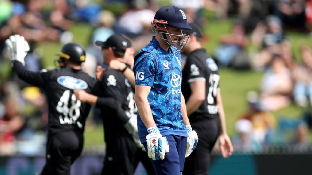 ಈ ಎರಡು ಪಂದ್ಯಗಳಲ್ಲಿ ಜೇಮಿ ಸ್ಮಿತ್ (13), ಬೆನ್ ಡಕೆಟ್ (3), ಜೋ ರೂಟ್ (27), ಜೇಕಬ್ ಬೆಥೆಲ್ (20) ಕಲೆಹಾಕಿದ ಒಟ್ಟು ಸ್ಕೋರ್ 63 ರನ್​ಗಳು ಮಾತ್ರ. ಇನ್ನು ಮೂರನೇ ಪಂದ್ಯದಲ್ಲಿ ಹ್ಯಾರಿ ಬ್ರೂಕ್ 4ನೇ ಕ್ರಮಾಂಕದಲ್ಲಿ ಕಣಕ್ಕಿಳಿದು 6 ರನ್ ಬಾರಿಸಿ ಔಟಾಗಿದ್ದರು.