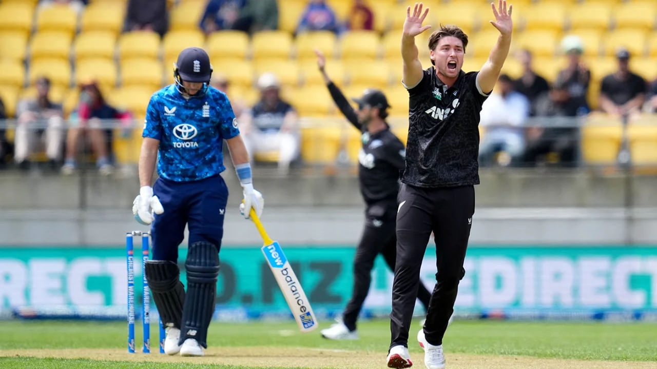 ನ್ಯೂಝಿಲೆಂಡ್ ವಿರುದ್ಧದ ಮೂರು ಪಂದ್ಯಗಳ ಏಕದಿನ ಸರಣಿಯಲ್ಲಿ ಇಂಗ್ಲೆಂಡ್ ಪರ ಟಾಪ್-4 ಕ್ರಮಾಂಕಗಳಲ್ಲಿ ಕಣಕ್ಕಿಳಿದ ಬ್ಯಾಟರ್​ಗಳೆಂದರೆ ಜೇಮಿ ಸ್ಮಿತ್, ಬೆನ್ ಡಕೆಟ್, ಜೋ ರೂಟ್, ಜೇಕಬ್ ಬೆಥೆಲ್ ಹಾಗೂ ಹ್ಯಾರಿ. ಮೊದಲೆರಡು ಪಂದ್ಯಗಳಲ್ಲಿ ಸ್ಮಿತ್, ಡಕೆಟ್, ರೂಟ್ ಹಾಗೂ ಬೆಥೆಲ್ ಟಾಪ್-4 ನಲ್ಲಿ ಬ್ಯಾಟ್ ಬೀಸಿದ್ದರು.