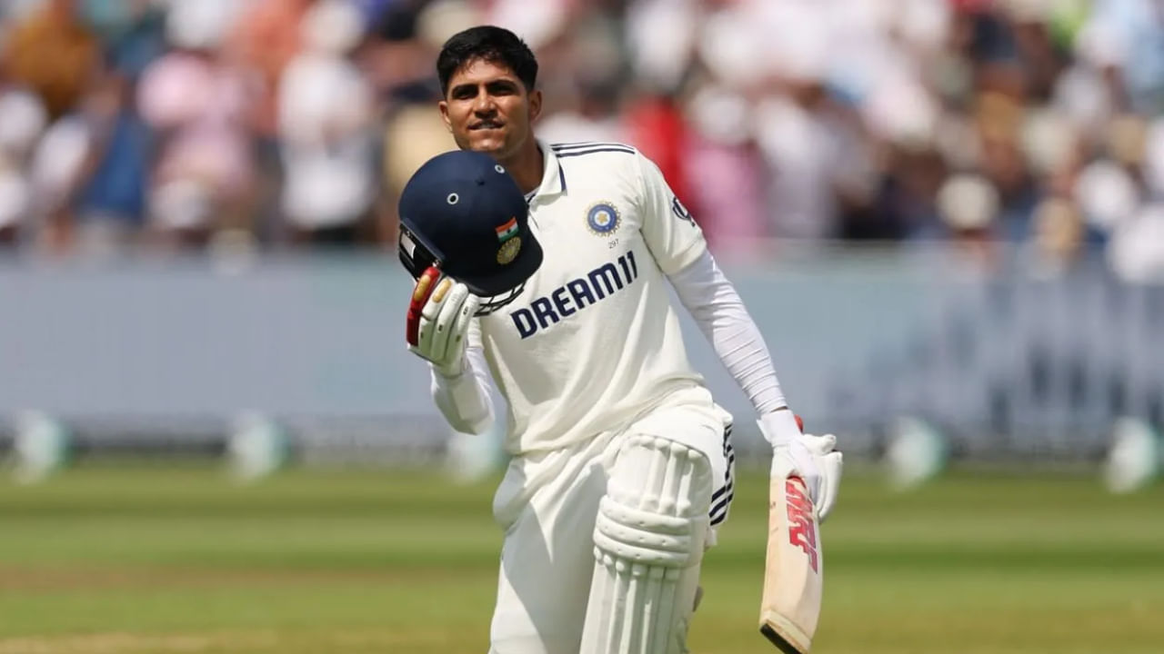 ಇನ್ನು ಟೆಸ್ಟ್ ತಂಡದ ನಾಯಕನಾದ ಬಳಿಕ ಶುಭ್​ಮನ್ ಗಿಲ್ ಅವರ ನಾಯಕತ್ವ ಏರಿಳಿತಗಳಿಂದ ಕೂಡಿದೆ. ಆದಾಗ್ಯೂ ಅವರು ಆಟಗಾರನಾಗಿ ಗಮನಾರ್ಹ ಪ್ರದರ್ಶನ ನೀಡುತ್ತಿದ್ದಾರೆ. ನಾಯಕನಾಗಿ 2 ಸರಣಿಗಳಲ್ಲಿ ತಂಡವನ್ನು ಮುನ್ನಡೆಸಿರುವ ಗಿಲ್, ಒಂದು ಸರಣಿಯನ್ನು 2-2 ರಿಂದ ಸಮಬಲಗೊಳಿಸಿದರೆ, ಇನ್ನೊಂದು ಸರಣಿಯಲ್ಲಿ ತಂಡವನ್ನು ಗೆಲುವಿನತ್ತ ಮುನ್ನಡೆಸಿದ್ದರು.