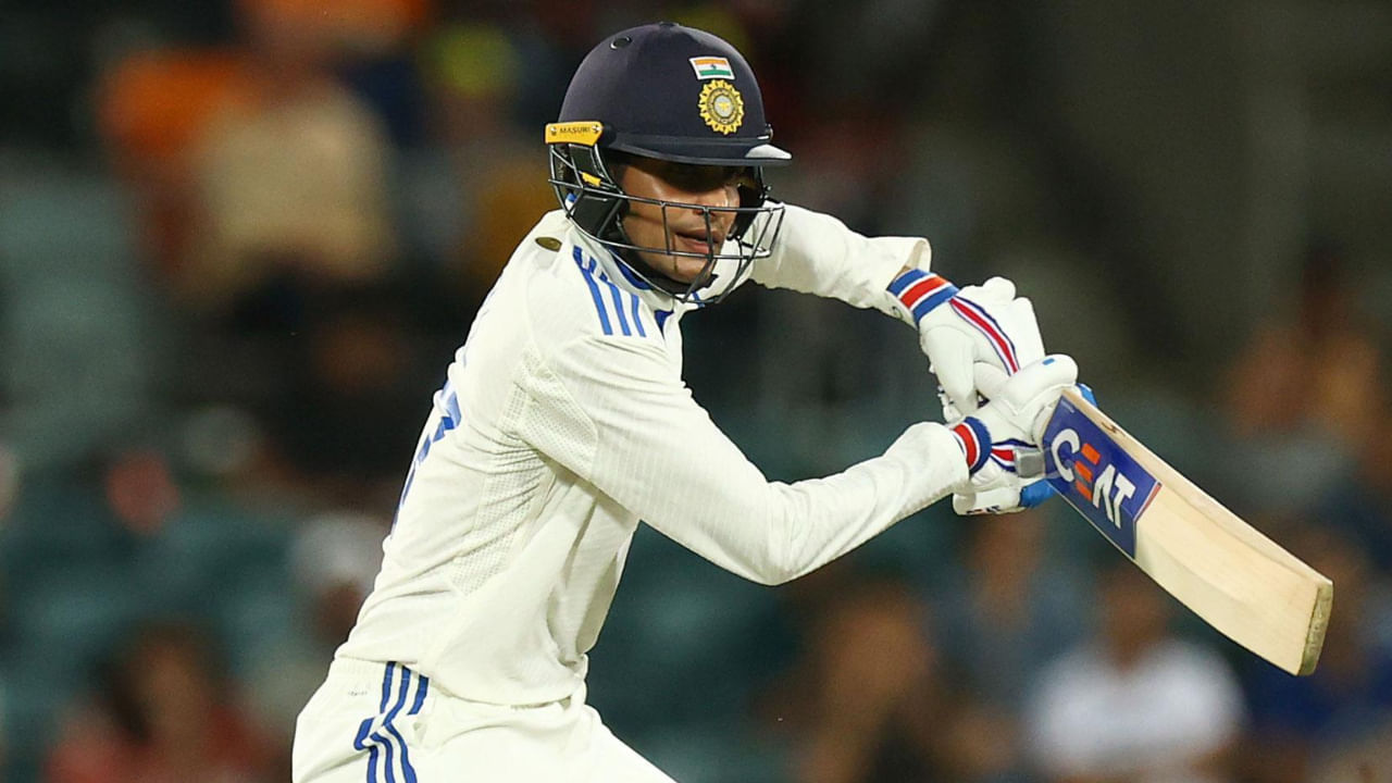 ಶುಭ್​ಮನ್ ಗಿಲ್ ತಮ್ಮ ಟೆಸ್ಟ್ ಕ್ರಿಕೆಟ್ ವೃತ್ತಿಜೀವನದಲ್ಲಿ ಮೊದಲ ಬಾರಿಗೆ ಒಂದು ವರ್ಷದಲ್ಲಿ 1,000 ಟೆಸ್ಟ್ ರನ್ ಗಳಿಸಲು ಸಜ್ಜಾಗಿದ್ದಾರೆ. 2020 ರಲ್ಲಿ ಟೆಸ್ಟ್ ಕ್ರಿಕೆಟ್‌ಗೆ ಪಾದಾರ್ಪಣೆ ಮಾಡಿದ ಗಿಲ್, ಅಂದಿನಿಂದ ಒಂದು ಟೆಸ್ಟ್ ಪಂದ್ಯವನ್ನು ಹೊರತುಪಡಿಸಿ ಉಳಿದೆಲ್ಲ ಪಂದ್ಯಗಳಲ್ಲಿ ಆಡಿದ್ದಾರೆ. ಈಗ, ದಕ್ಷಿಣ ಆಫ್ರಿಕಾ ವಿರುದ್ಧದ ಪಂದ್ಯದಲ್ಲಿ ಅವರು ಹೇಗೆ ಪ್ರದರ್ಶನ ನೀಡುತ್ತಾರೆ ಎಂಬುದನ್ನು ಕಾದುನೋಡಬೇಕಾಗಿದೆ.