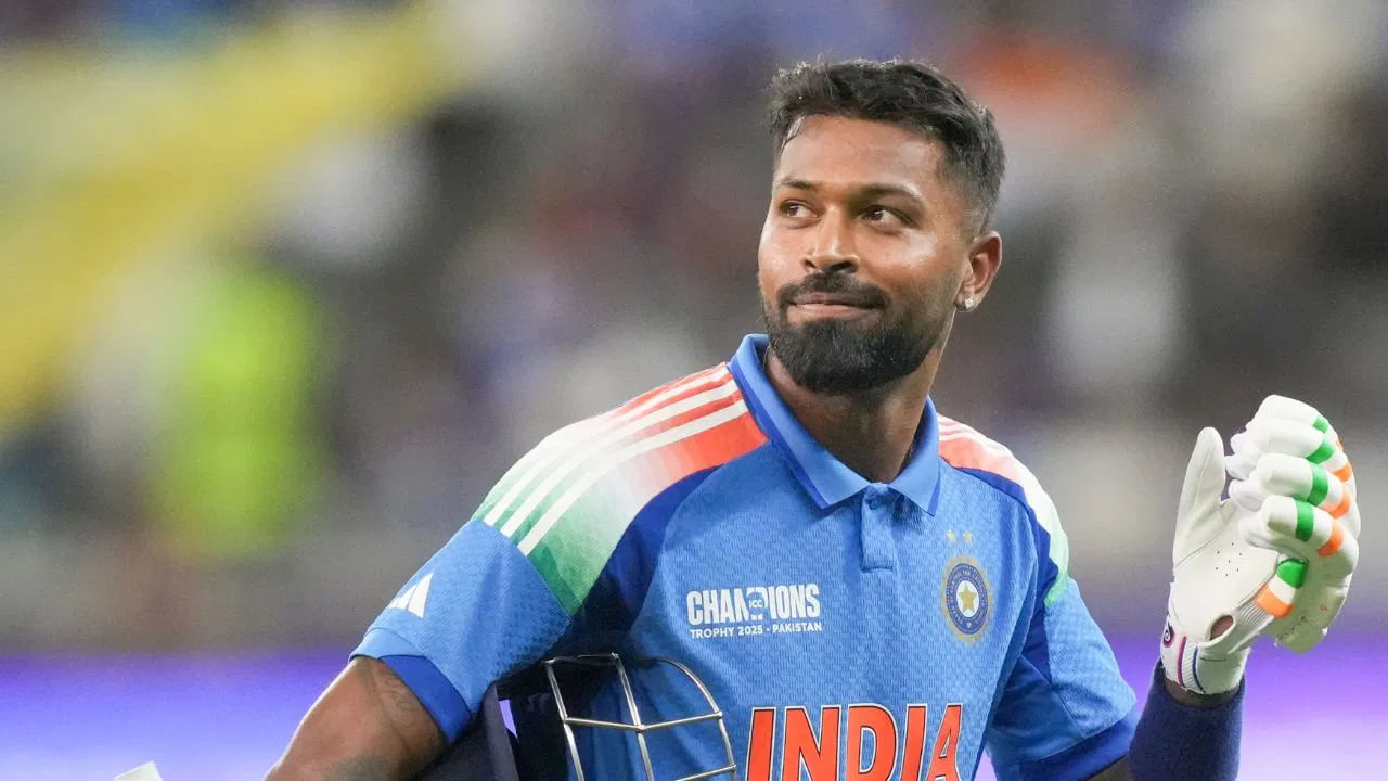 ನವೆಂಬರ್ 30 ರಿಂದ ಪ್ರಾರಂಭವಾಗುವ ದಕ್ಷಿಣ ಆಫ್ರಿಕಾ ವಿರುದ್ಧದ ಏಕದಿನ ಸರಣಿಯನ್ನು ಟೀಂ ಇಂಡಿಯಾ ಆಡಬೇಕಾಗಿದೆ. ಅಂತಹ ಸನ್ನಿವೇಶದಲ್ಲಿ, ಪಾಂಡ್ಯ ಭಾರತೀಯ ತಂಡಕ್ಕೆ ಮರಳುವ ಮೊದಲು ಕನಿಷ್ಠ ಒಂದು ದೇಶೀಯ ಪಂದ್ಯವನ್ನು ಆಡಬಹುದು. ಇದರರ್ಥ ಪಾಂಡ್ಯ ಫಿಟ್ನೆಸ್ ಪರೀಕ್ಷೆಯಲ್ಲಿ ಪಾಸಾಗಿ ದೇಶಿ ಟೂರ್ನಿಯಲ್ಲಿ ಆಡಲು ಅನುಮತಿ ಪಡೆದರೆ, ಹಾರ್ದಿಕ್ ಪಾಂಡ್ಯ ಯಾವುದೇ ವಿರಾಮವಿಲ್ಲದೆ ಮೈದಾನಕ್ಕೆ ಮರಳುತ್ತಾರೆ.