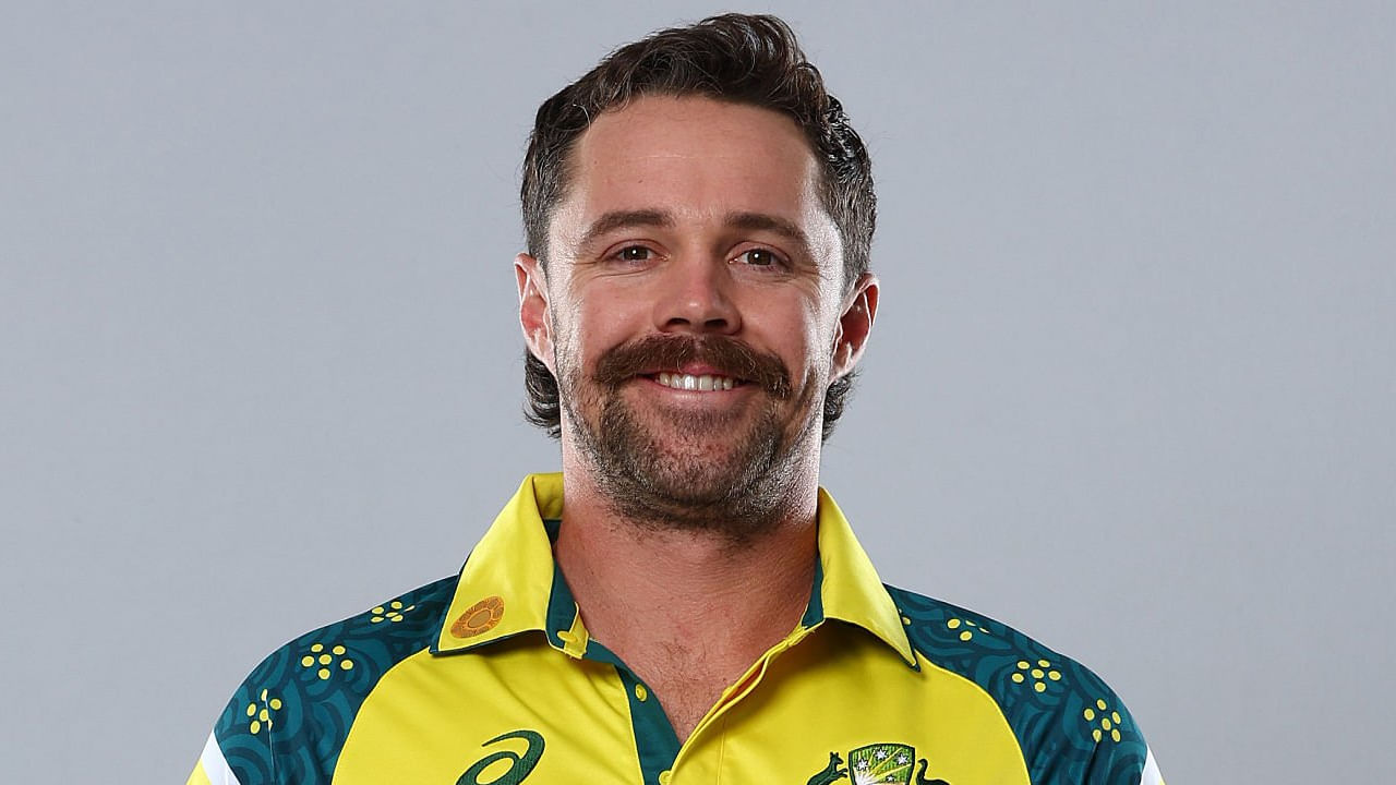 ಗೋಲ್ಡ್​ ಕೋಸ್ಟ್​ನ ಬಿಲ್ ಪಿಪ್ಪನ್ ಓವಲ್ ಮೈದಾನದಲ್ಲಿ ನಡೆಯಲಿರುವ ಈ ಪಂದ್ಯಕ್ಕೆ ಆಸ್ಟ್ರೇಲಿಯಾ ತಂಡದ ಸ್ಟಾರ್ ಆರಂಭಿಕ ದಾಂಡಿಗನ ಟ್ರಾವಿಸ್ ಹೆಡ್ ಅಲಭ್ಯರಾಗಿದ್ದಾರೆ. ಇಂಗ್ಲೆಂಡ್ ವಿರುದ್ಧದ ಟೆಸ್ಟ್ ಸರಣಿಗೆ ಸಜ್ಜಾಗಲು ಹೆಡ್ ಅವರನ್ನು ತಂಡದಿಂದ ಬಿಡುಗಡೆ ಮಾಡಲಾಗಿದ್ದು, ಅದರಂತೆ ಅವರು ಕೆಲ ದಿನಗಳ ಕಾಲ ಆಸ್ಟ್ರೇಲಿಯಾ ದೇಶೀಯ ಕ್ರಿಕೆಟ್​ನಲ್ಲಿ ಟೆಸ್ಟ್ ಪಂದ್ಯವನ್ನಾಡಲಿದ್ದಾರೆ.